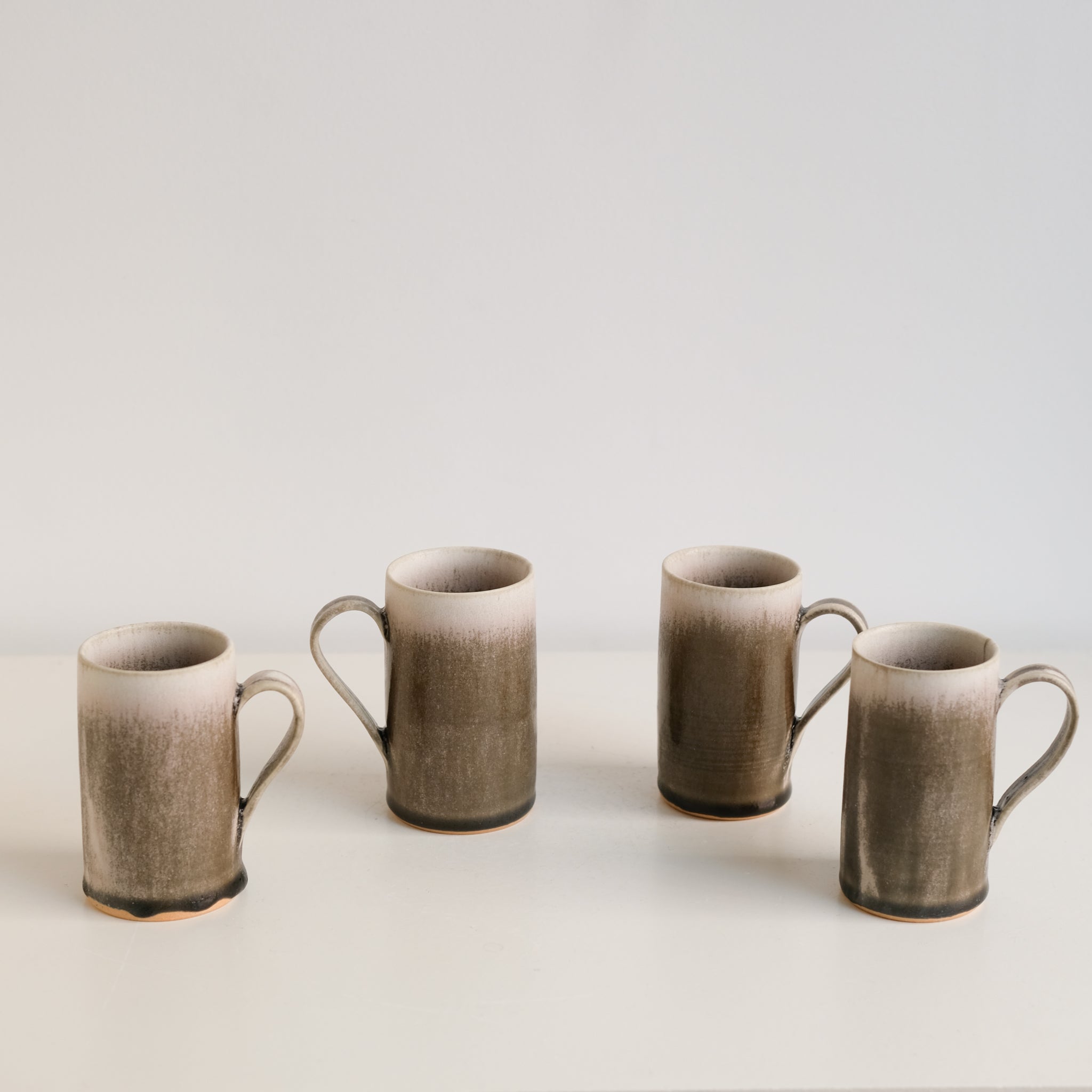 Mug en grès 150 ml - sakura de Yuka Owada chez Brutal Ceramics