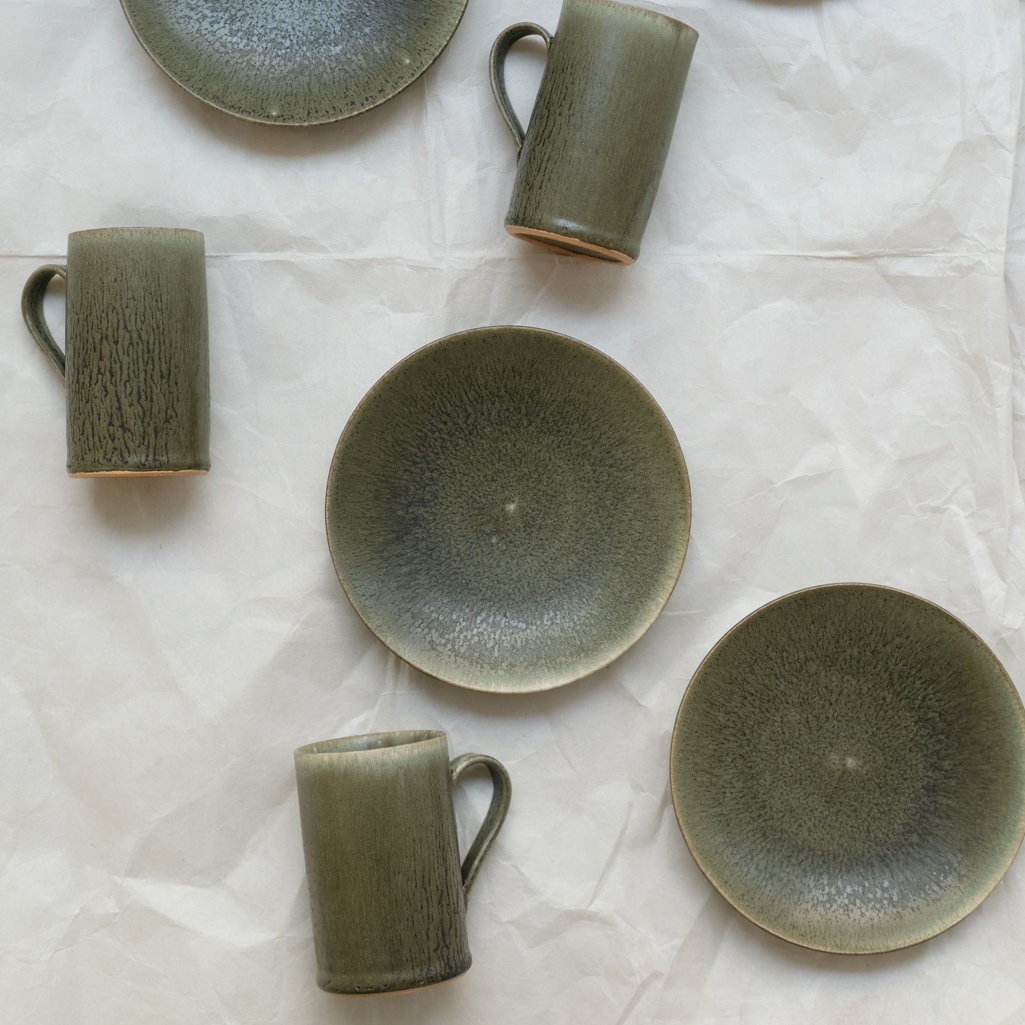 Mug en grès 150 ml - vert forêt de Yuka Owada chez Brutal Ceramics