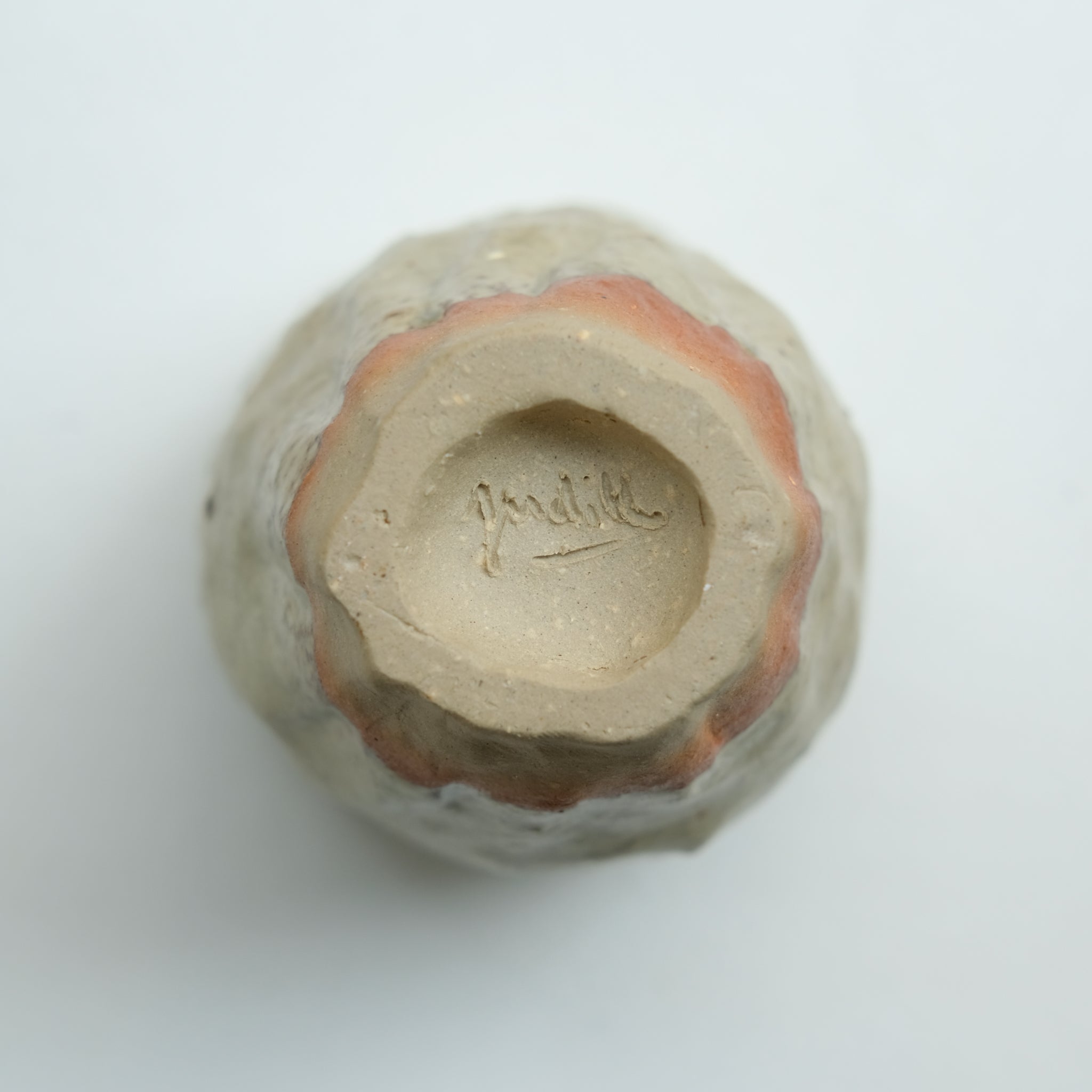 Tasse en grès 210ml - gris vert de Judith Lasry chez Brutal Ceramics