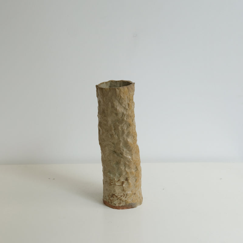 Vase 03 en grès H 24,5cm cuisson bois - nuances de jaunes de Judith Lasry chez Brutal Ceramics