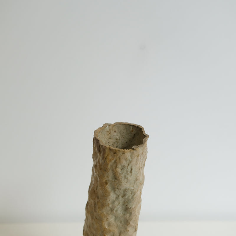 Vase 03 en grès H 24,5cm cuisson bois - nuances de jaunes de Judith Lasry chez Brutal Ceramics