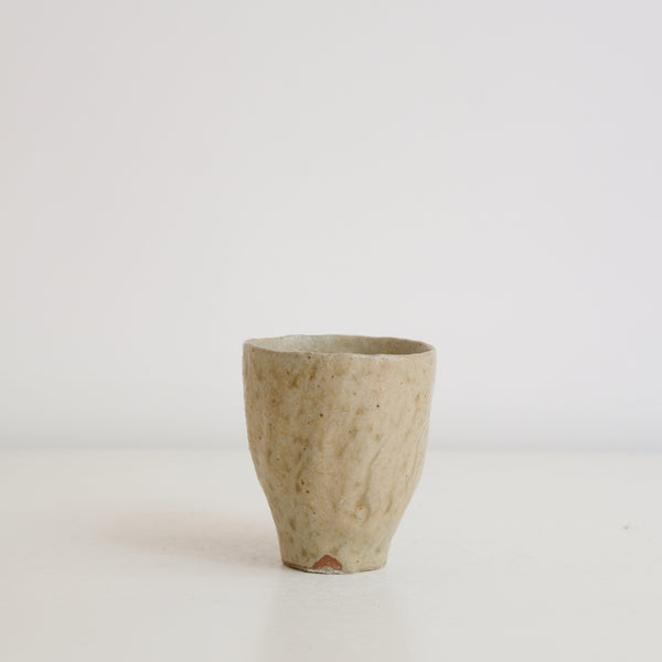 Tasse en grès 75ml, cuisson bois - vert gris de Judith Lasry chez Brutal Ceramics