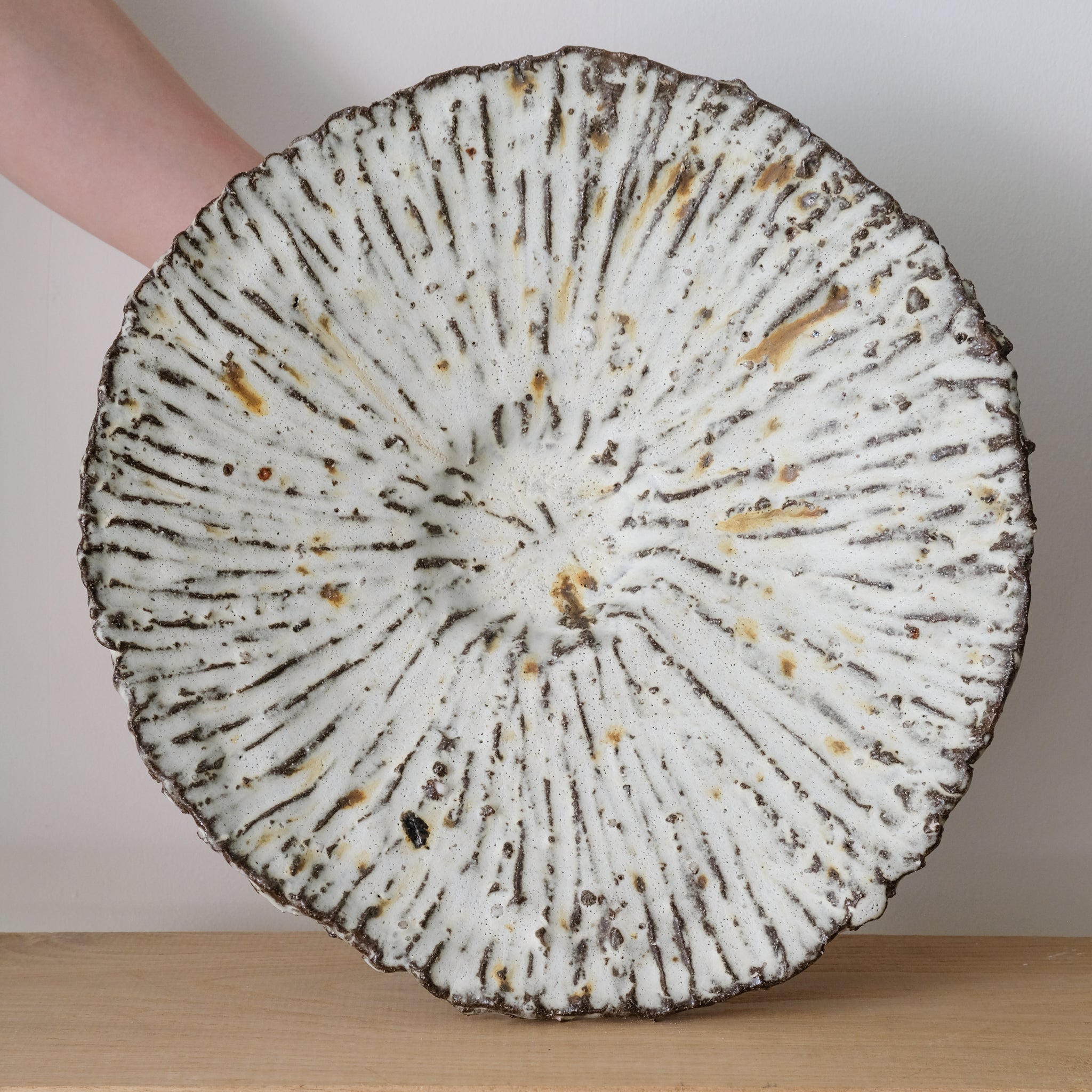 Coupe en terre recoltée D 34cm - blanc mat par Potry chez Brutal Ceramics