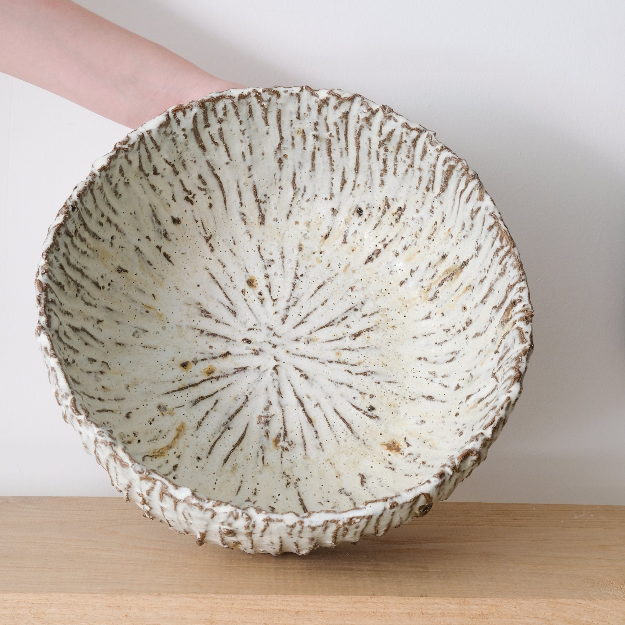 Saladier en terre recoltée D 28cm - blanc mat par Potry chez Brutal Ceramics