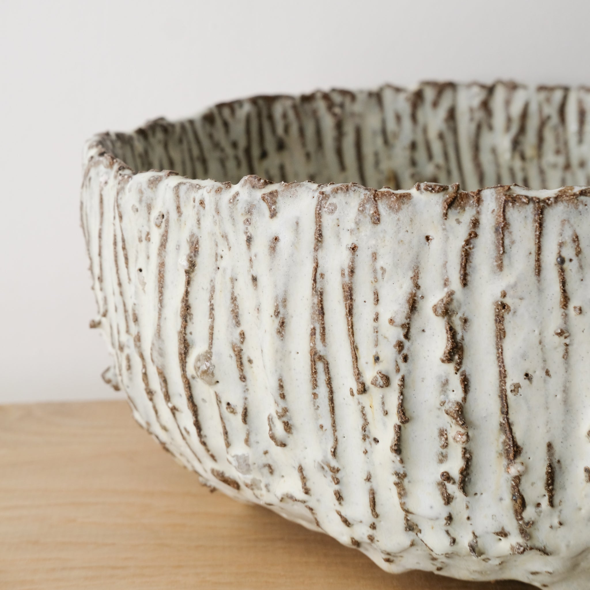 Saladier en terre recoltée D 28cm - blanc mat par Potry chez Brutal Ceramics