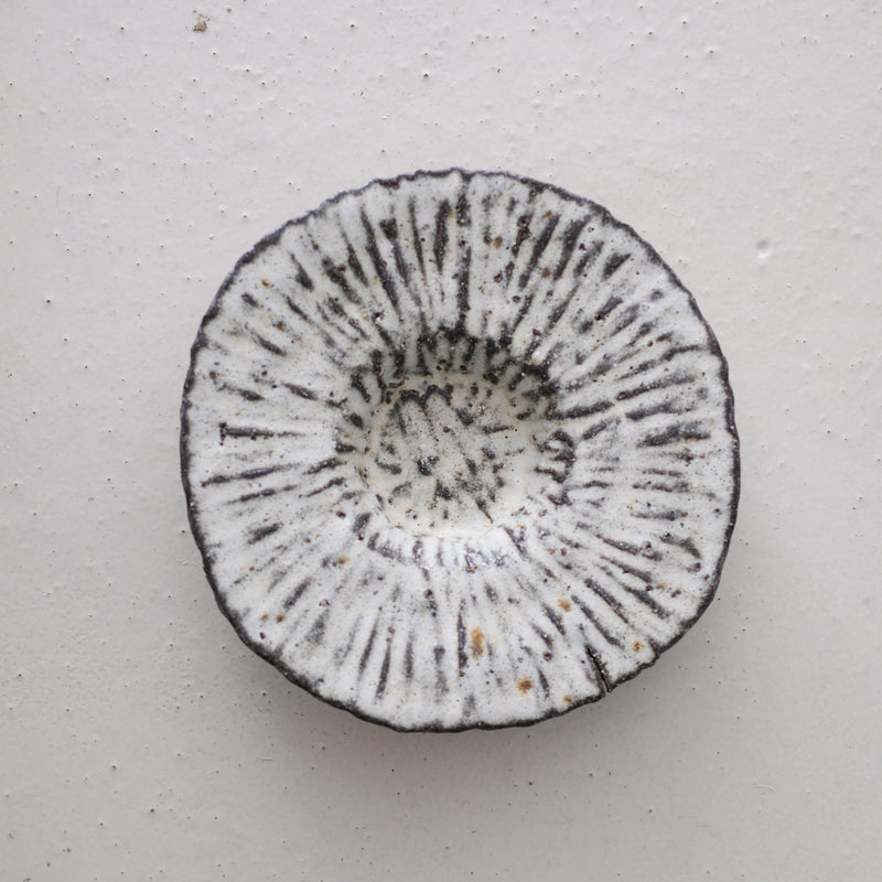 Assiette en terre recoltée D 19,5cm - blanc mat par Potry chez Brutal Ceramics