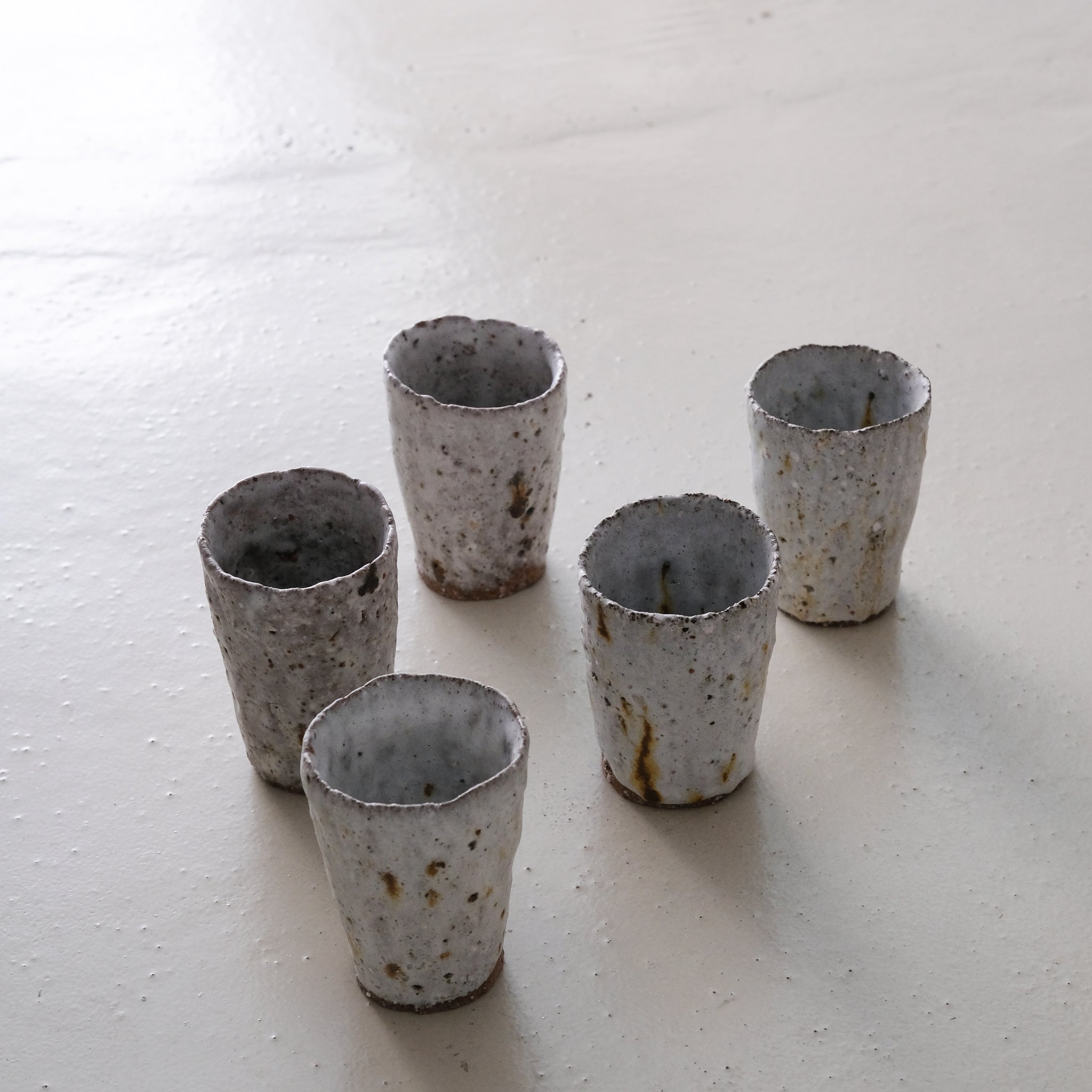 Tasse en terre recoltée 150 ml - blanc mat- par Potry chez Brutal Ceramics