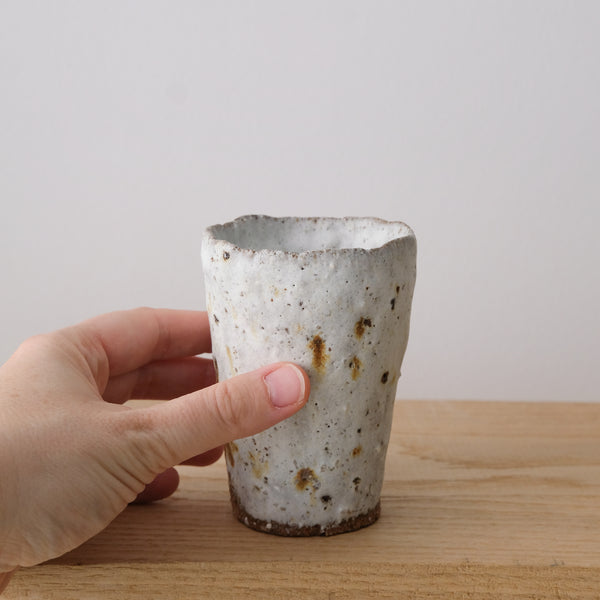 Tasse en terre recoltée 150 ml - blanc mat- par Potry chez Brutal Ceramics