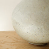 Vase Moon jar en grès H 16,5cm - Gris moucheté mat chez Brutal Ceramics