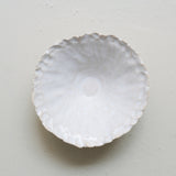 Bol "printemps" D 14,5cm en grès - blanc brillant de Léa Baldassari chez Brutal Ceramics