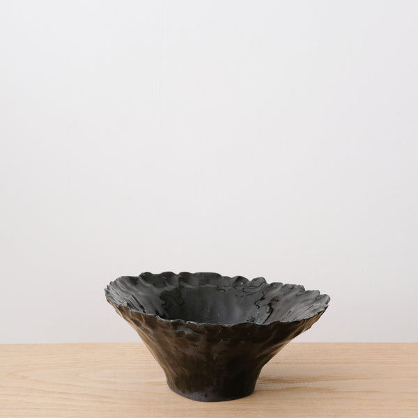 Bol "printemps" D 14,5cm en grès - noir brillant de Léa Baldassari chez Brutal Ceramics