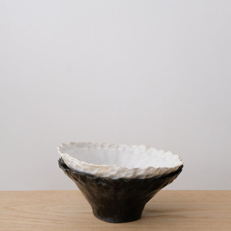 Bol "printemps" D 14,5cm en grès - blanc brillant de Léa Baldassari chez Brutal Ceramics