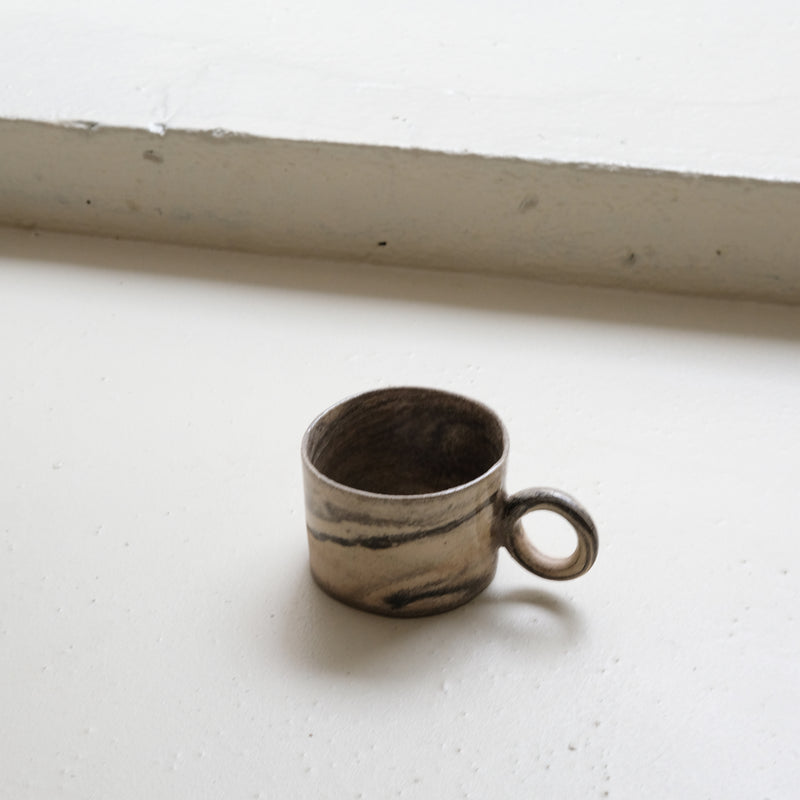 Tasse en terre mêlées 300ml - sable de Léa Baldassari chez Brutal Ceramics