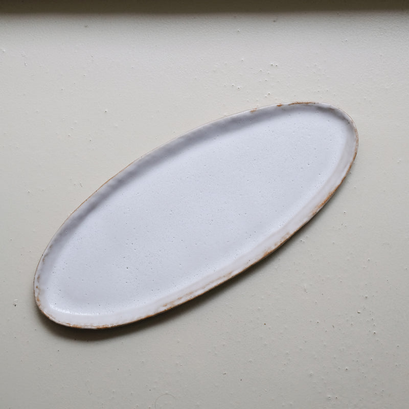 Plateau en grès L 39cm (M)- Blanc satiné de Lola Moreau chez Brutal Ceramics