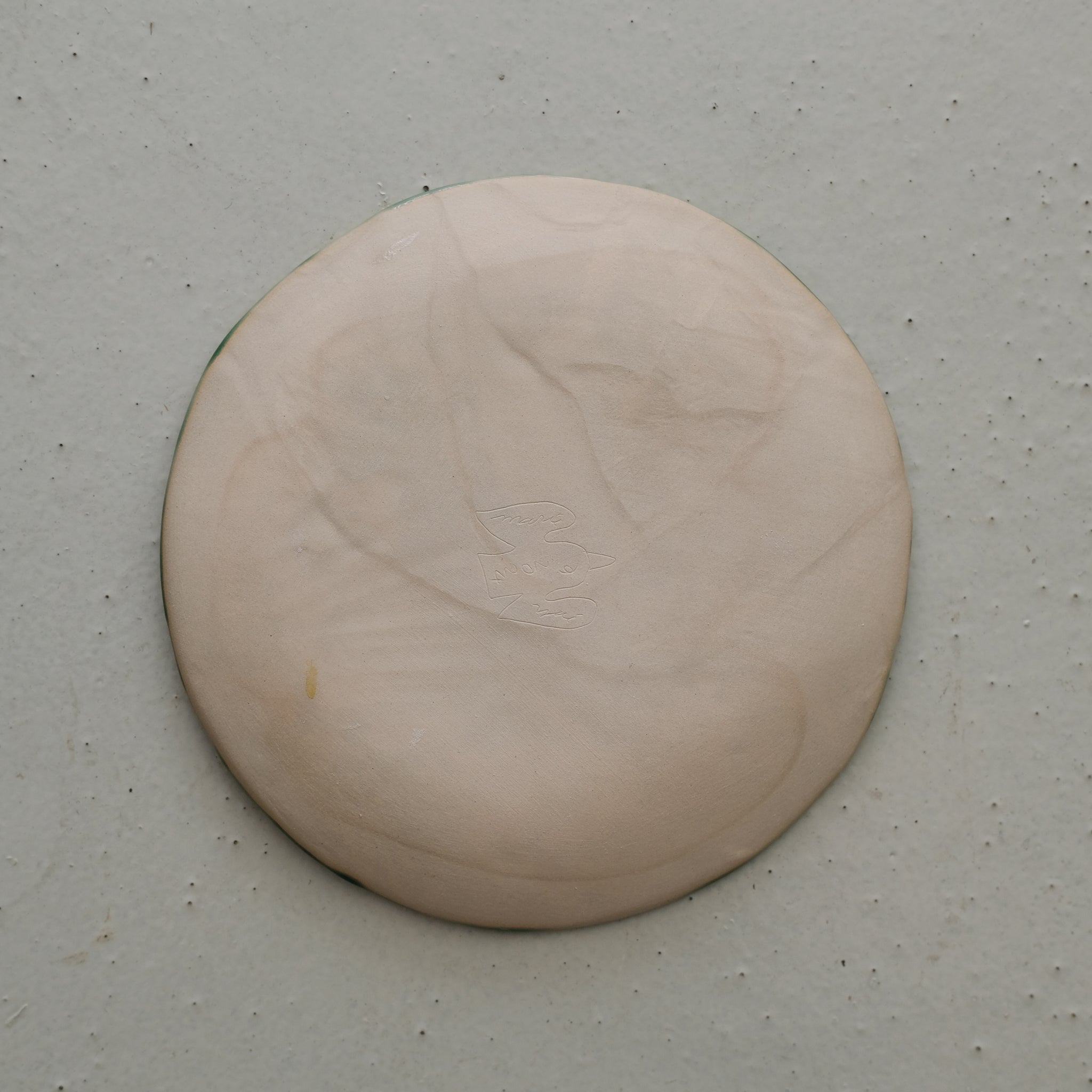 Assiette W24MY03  en grès D 18,5cm - multicolore de Marie-Yaé Suematsu chez Brutal Ceramics