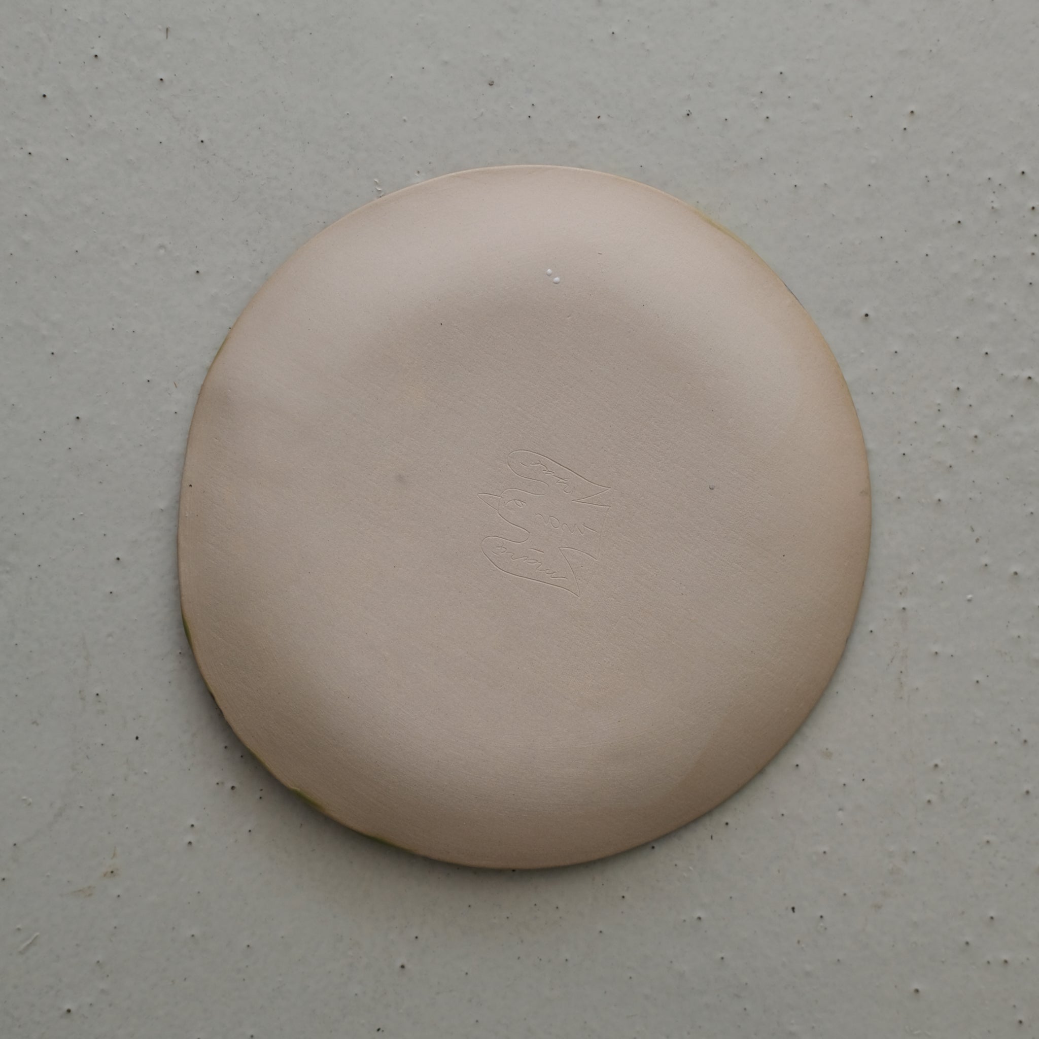 Assiette W24MY06  en grès D 18,5cm - multicolore de Marie-Yaé Suematsu chez Brutal Ceramics