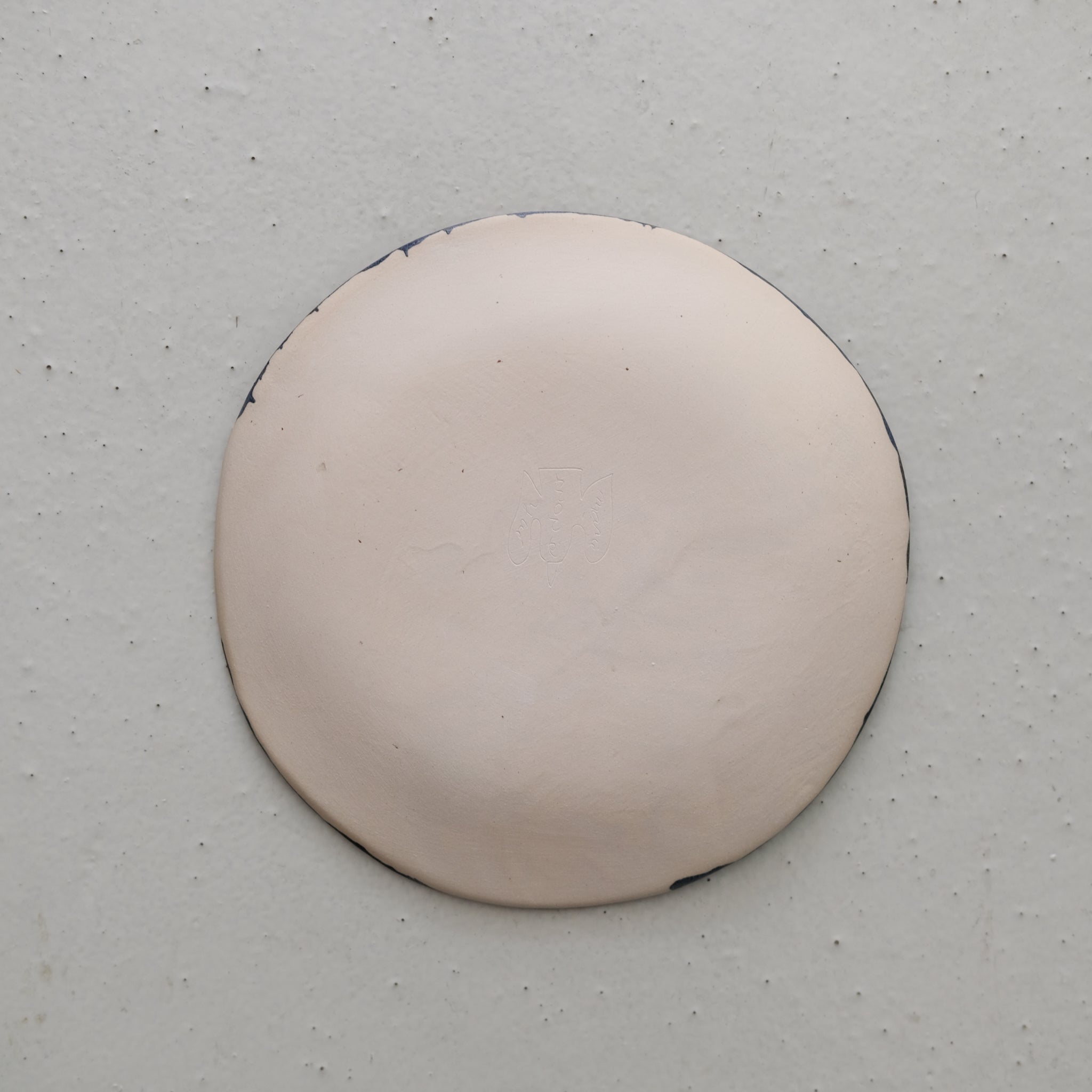 Assiette W24MY17 en grès D 18,5cm - multicolore de Marie-Yaé Suematsu chez Brutal Ceramics