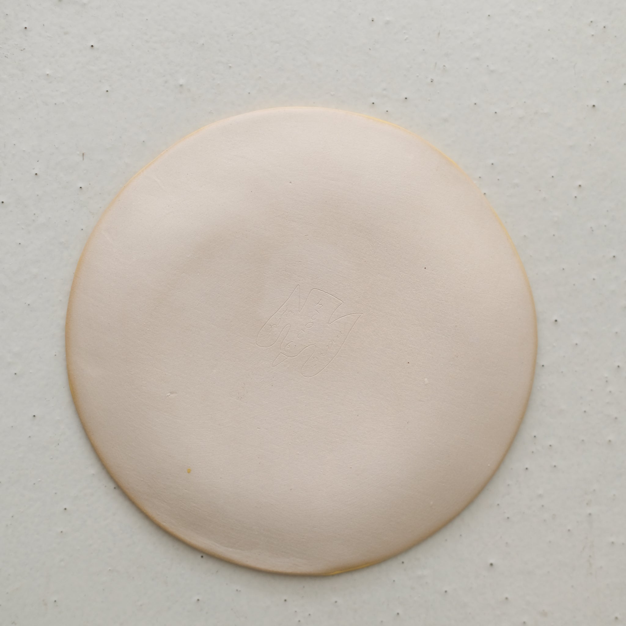 Assiette W24MY18 en grès D 18,5cm - multicolore de Marie-Yaé Suematsu chez Brutal Ceramics