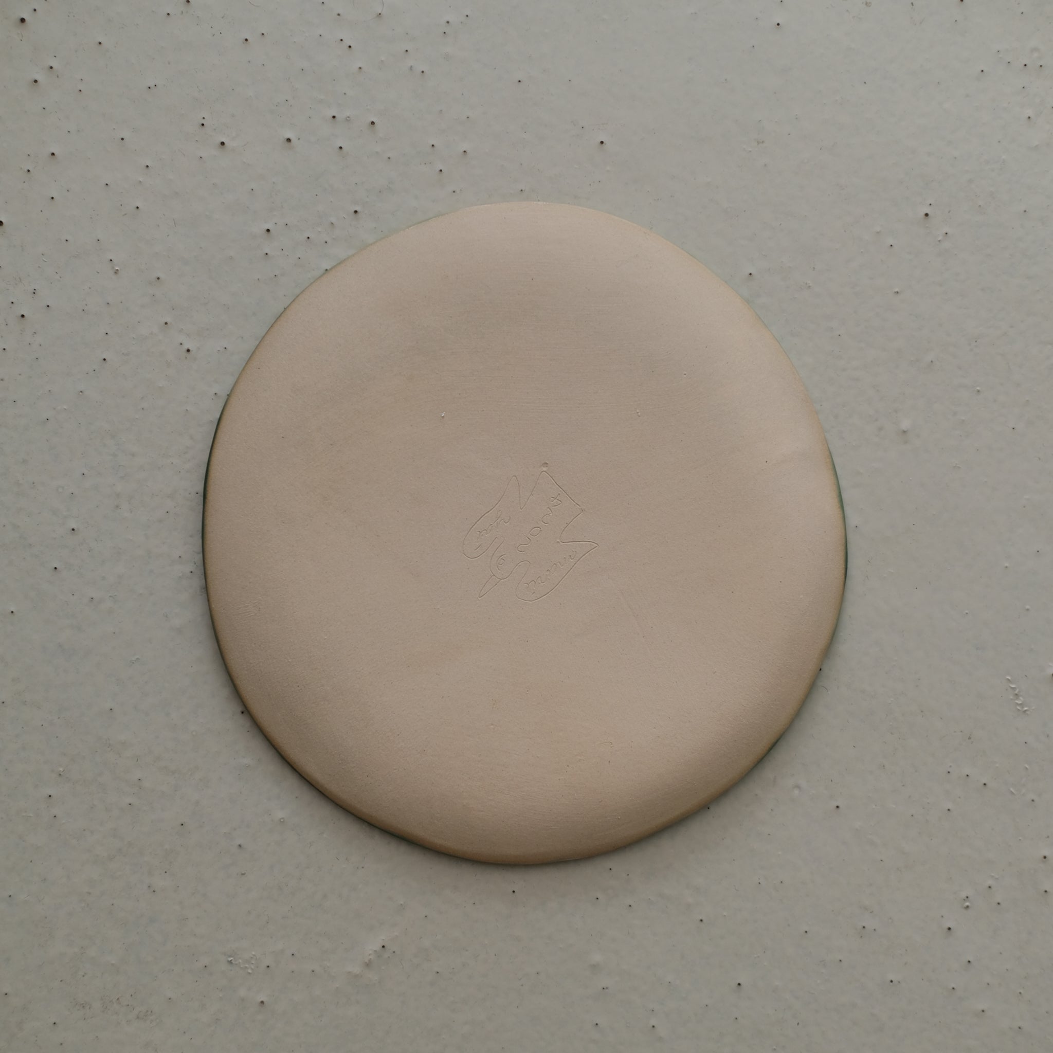 Assiette W24MY32 en grès D 16,5cm - multicolore de Marie-Yaé Suematsu chez Brutal Ceramics