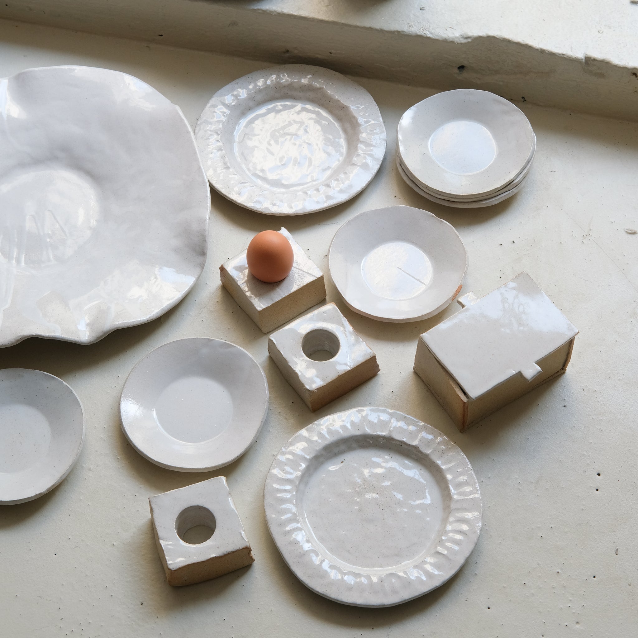 Assiette en grès D 14,5cm- Blanc satiné d'Estudio Vernis chez Brutal Ceramics