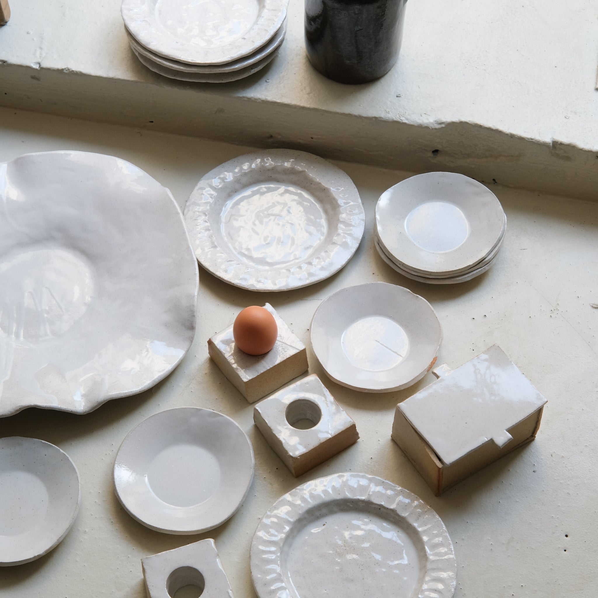 Beurrier "Manteca" en grès - Blanc satiné d'Estudio Vernis chez Brutal Ceramics