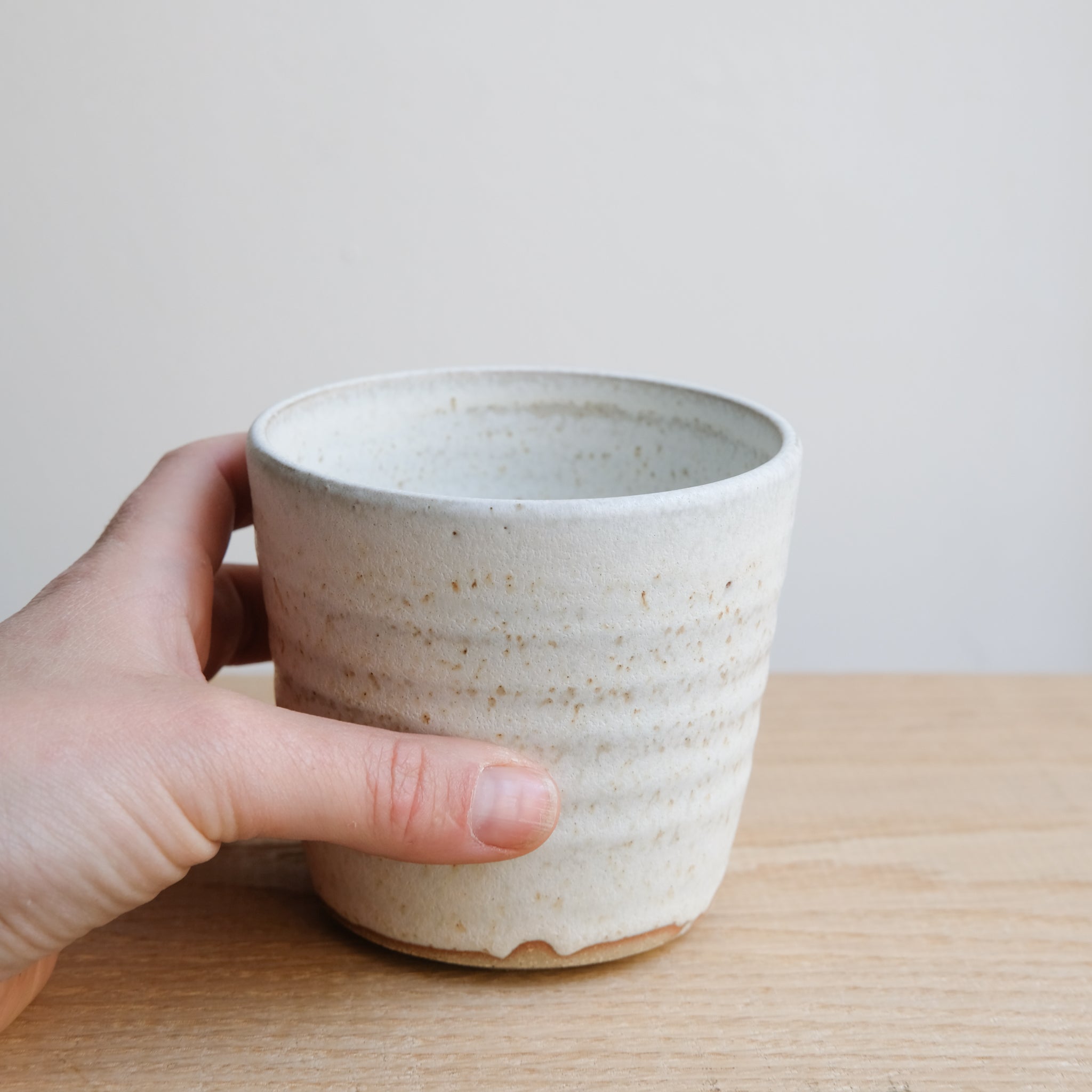 Tasse en grès 280ml - Blanc mat d'Hortense Montarnal chez Brutal Ceramics