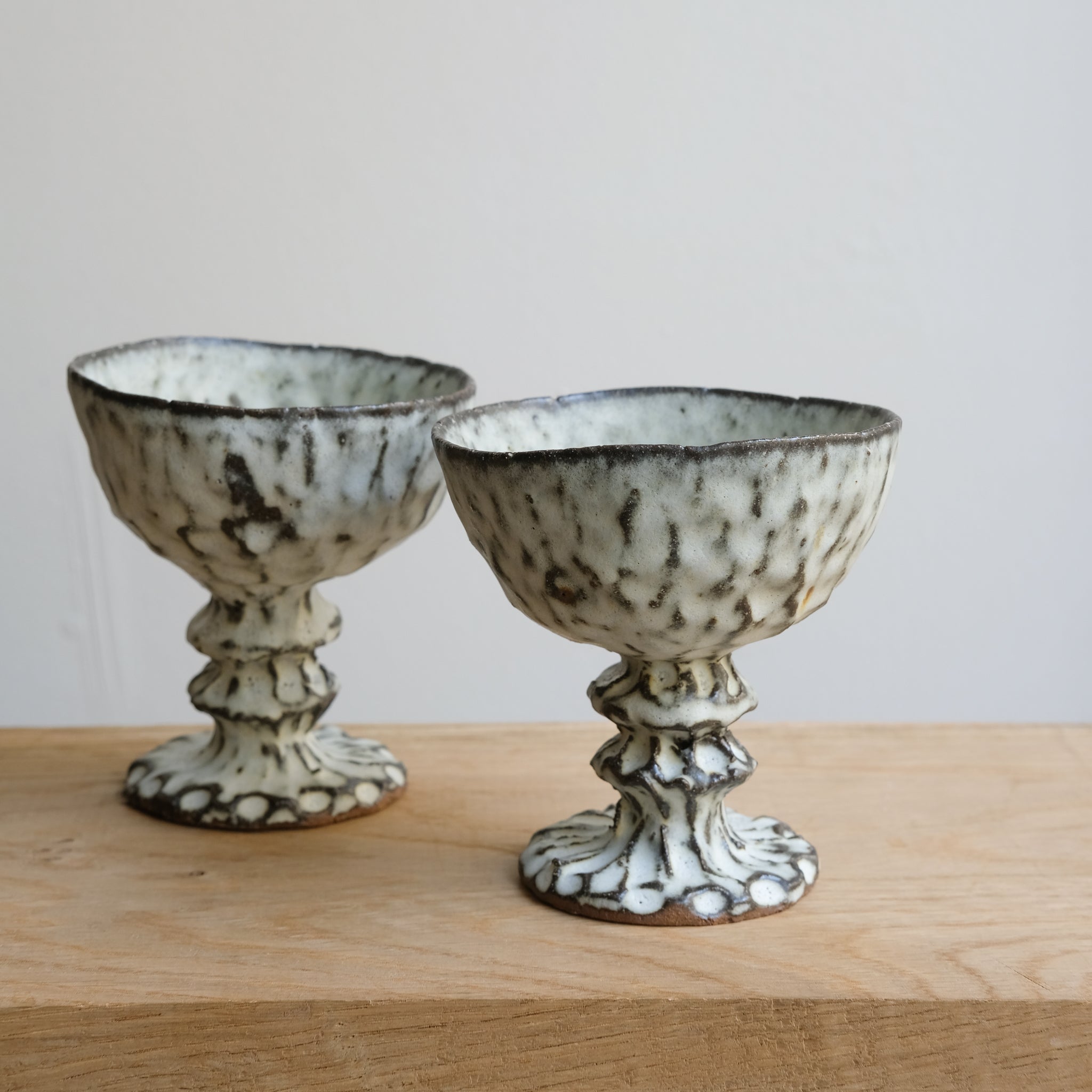 Verre à pied en terre recoltée D 10cm - blanc mat par Potry chez Brutal Ceramics
