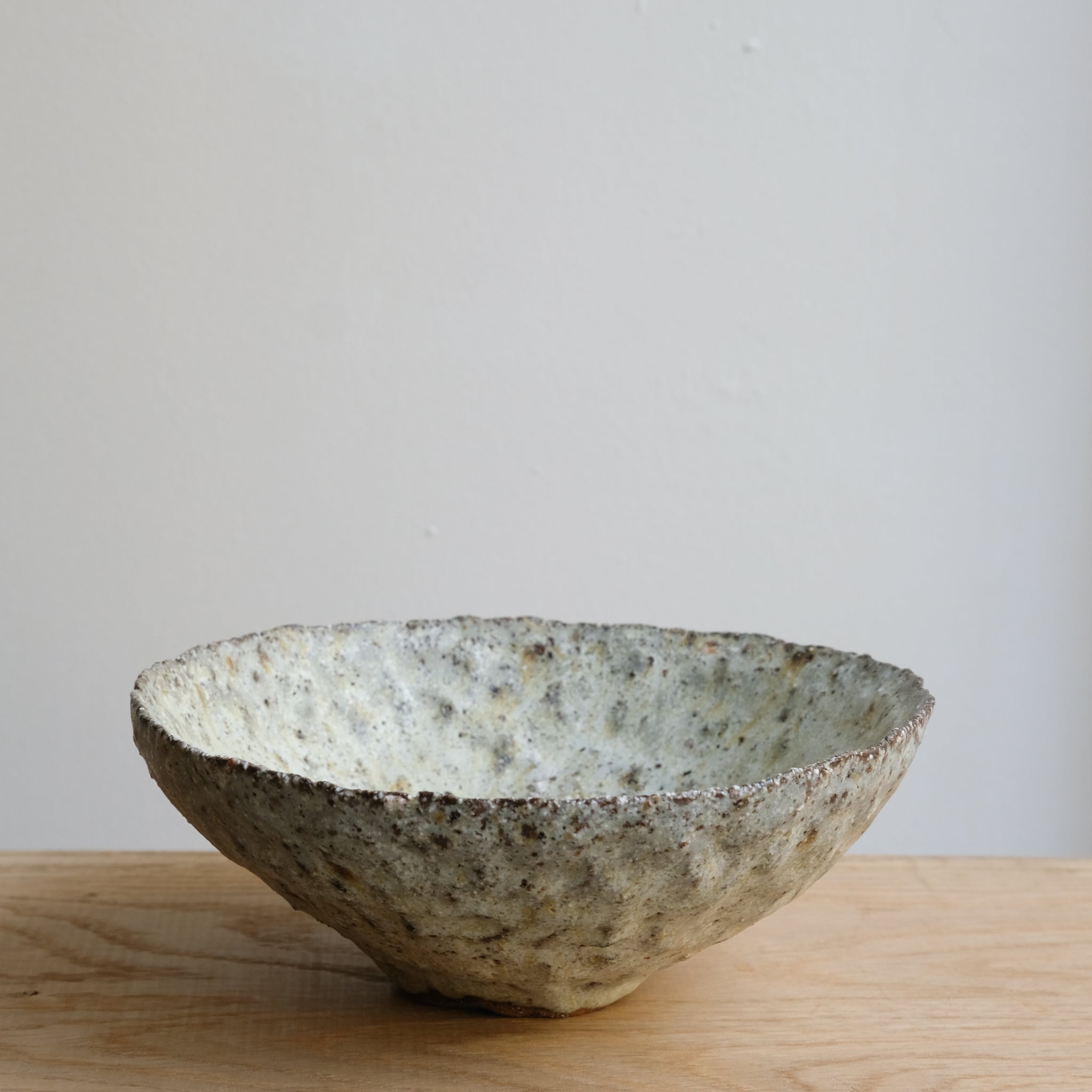 Bol en terre recoltée D 18,5m - blanc vert par Potry chez Brutal Ceramics