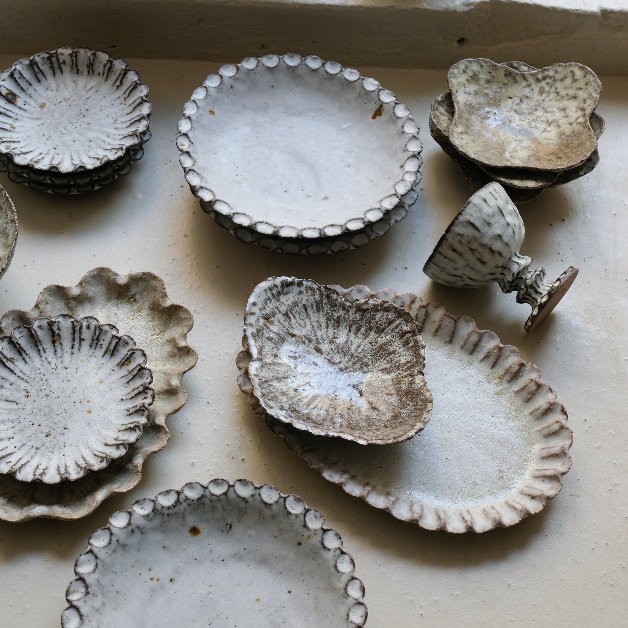 Verre à pied en terre recoltée D 10cm - blanc mat par Potry chez Brutal Ceramics
