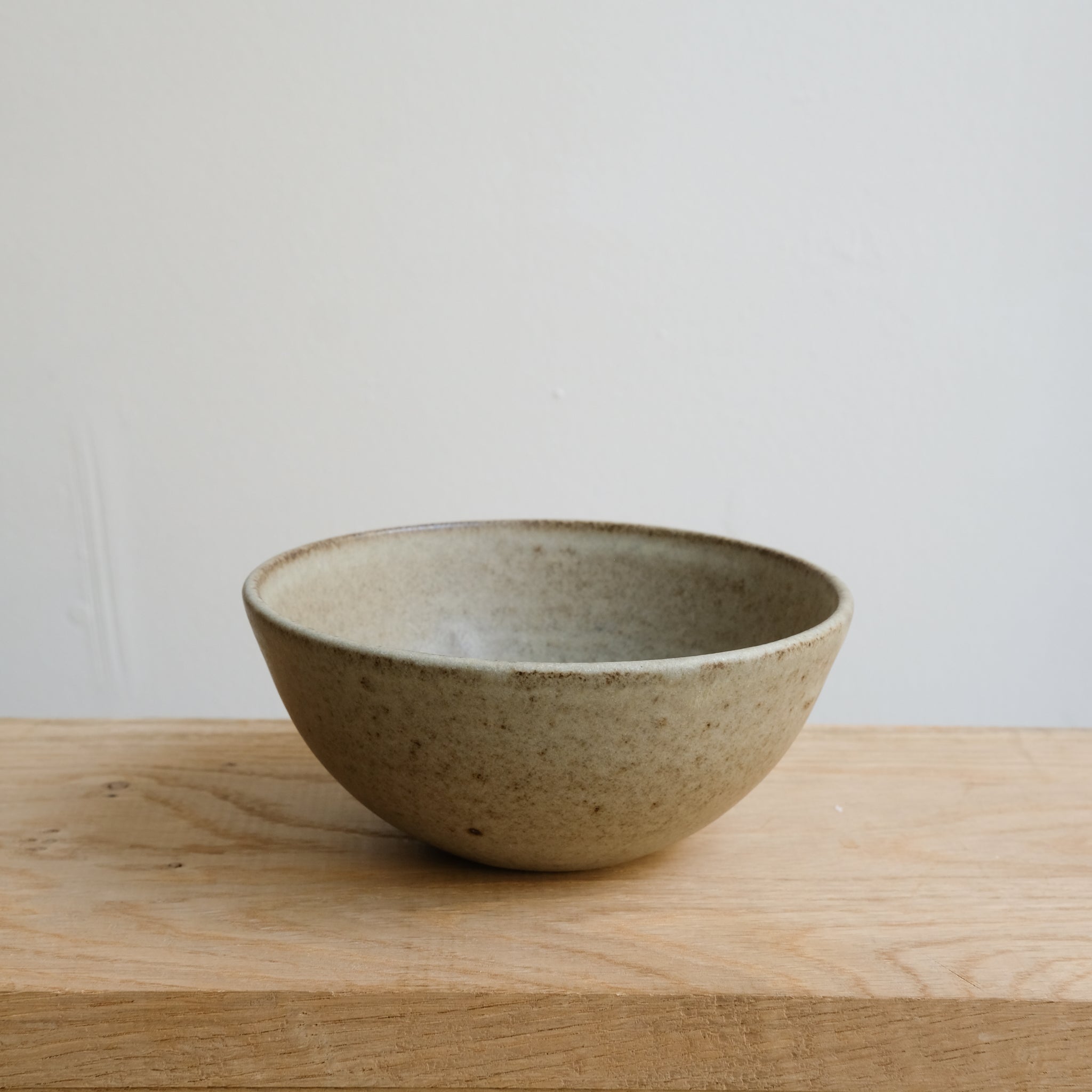 Bol en grès D 15cm - brun de Viki Weiland chez Brutal Ceramics
