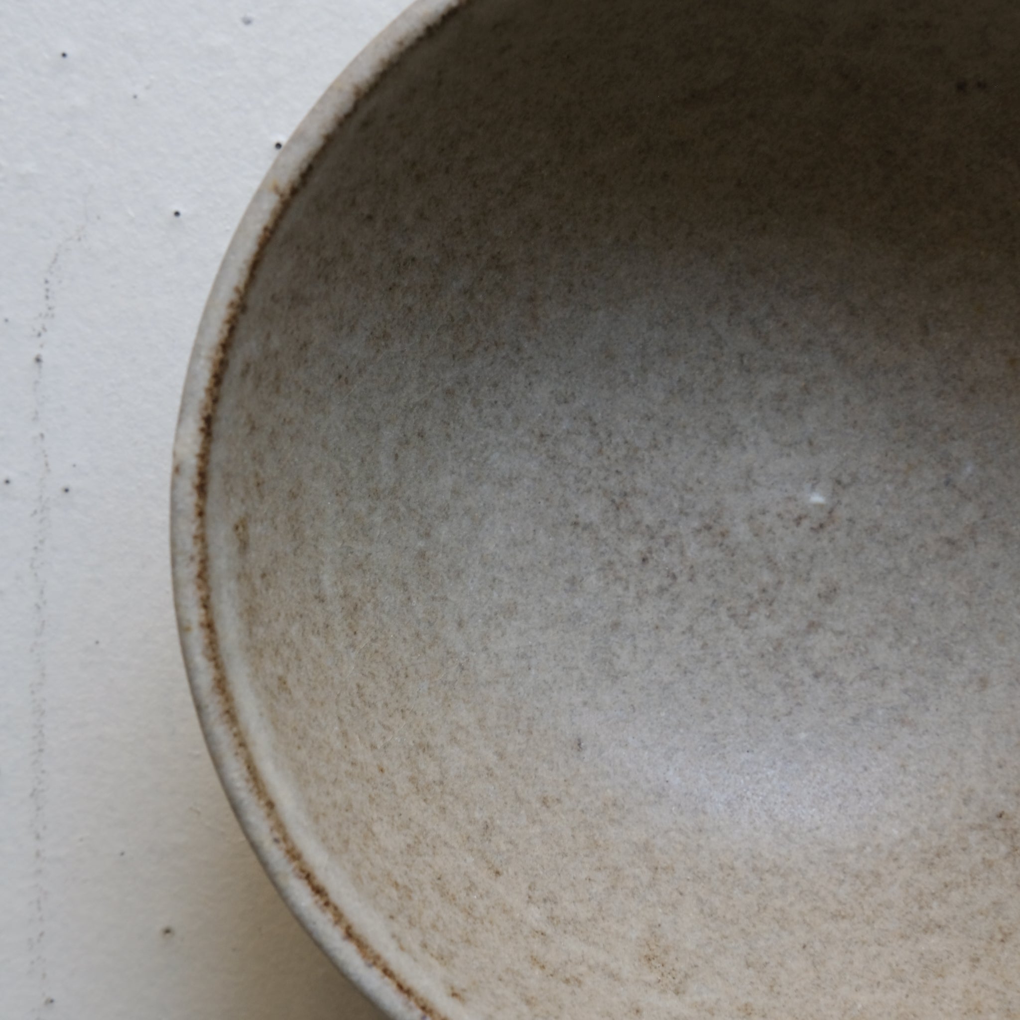 Bol en grès D 15cm - brun de Viki Weiland chez Brutal Ceramics