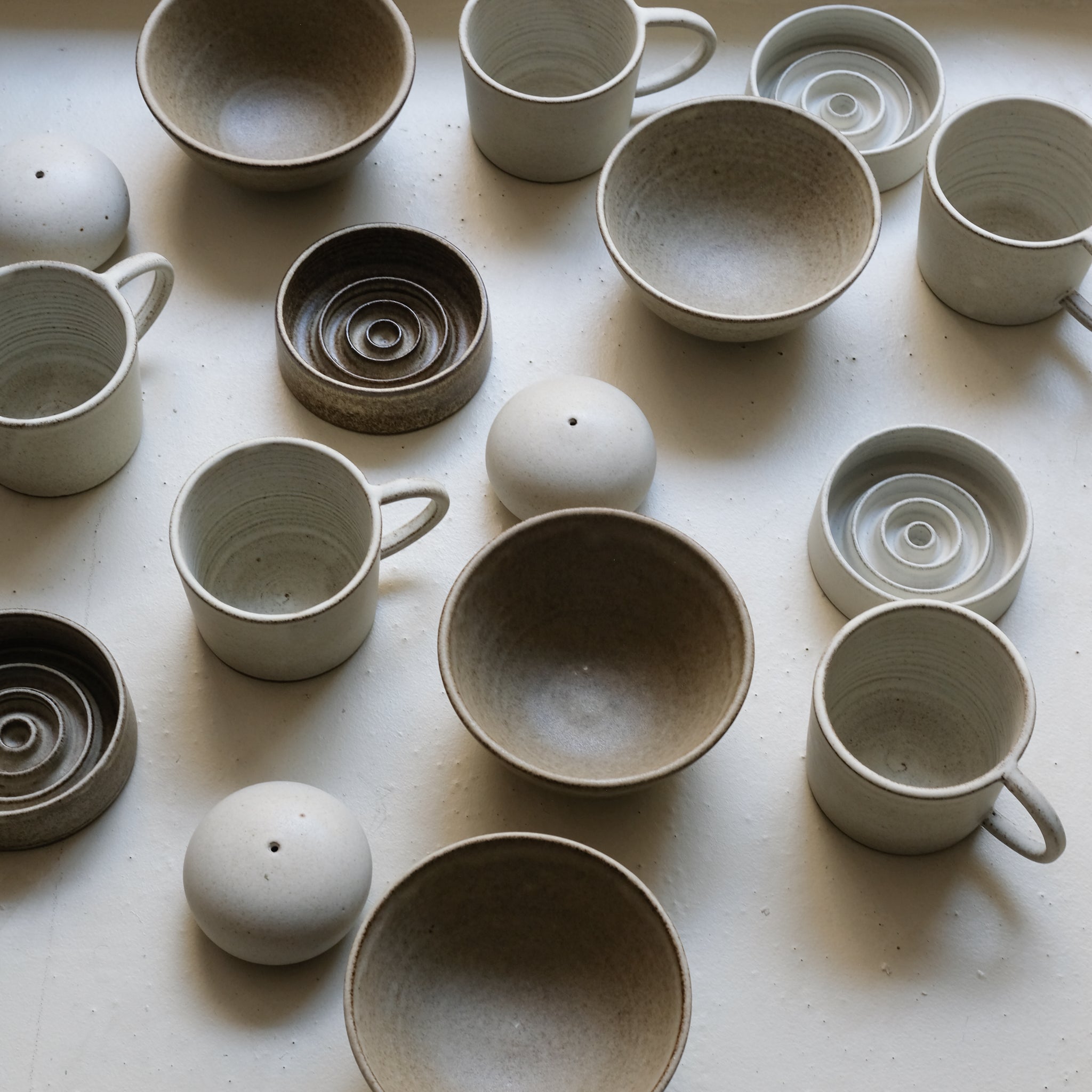 Bol en grès D 15cm - brun de Viki Weiland chez Brutal Ceramics