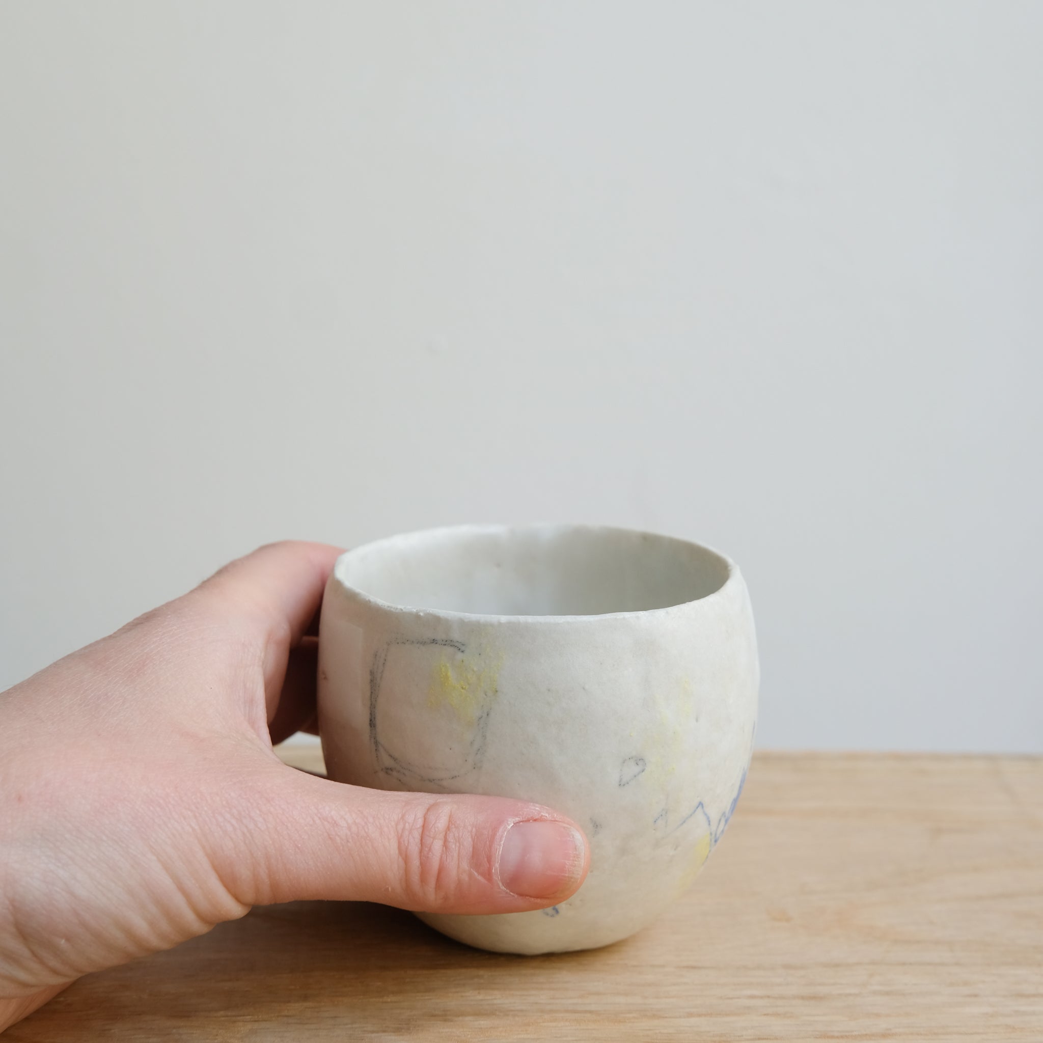 Tasse 01 en grès et porcelaine 200ml - Multicolore  de Yellow Nose Studio chez Brutal Ceramics