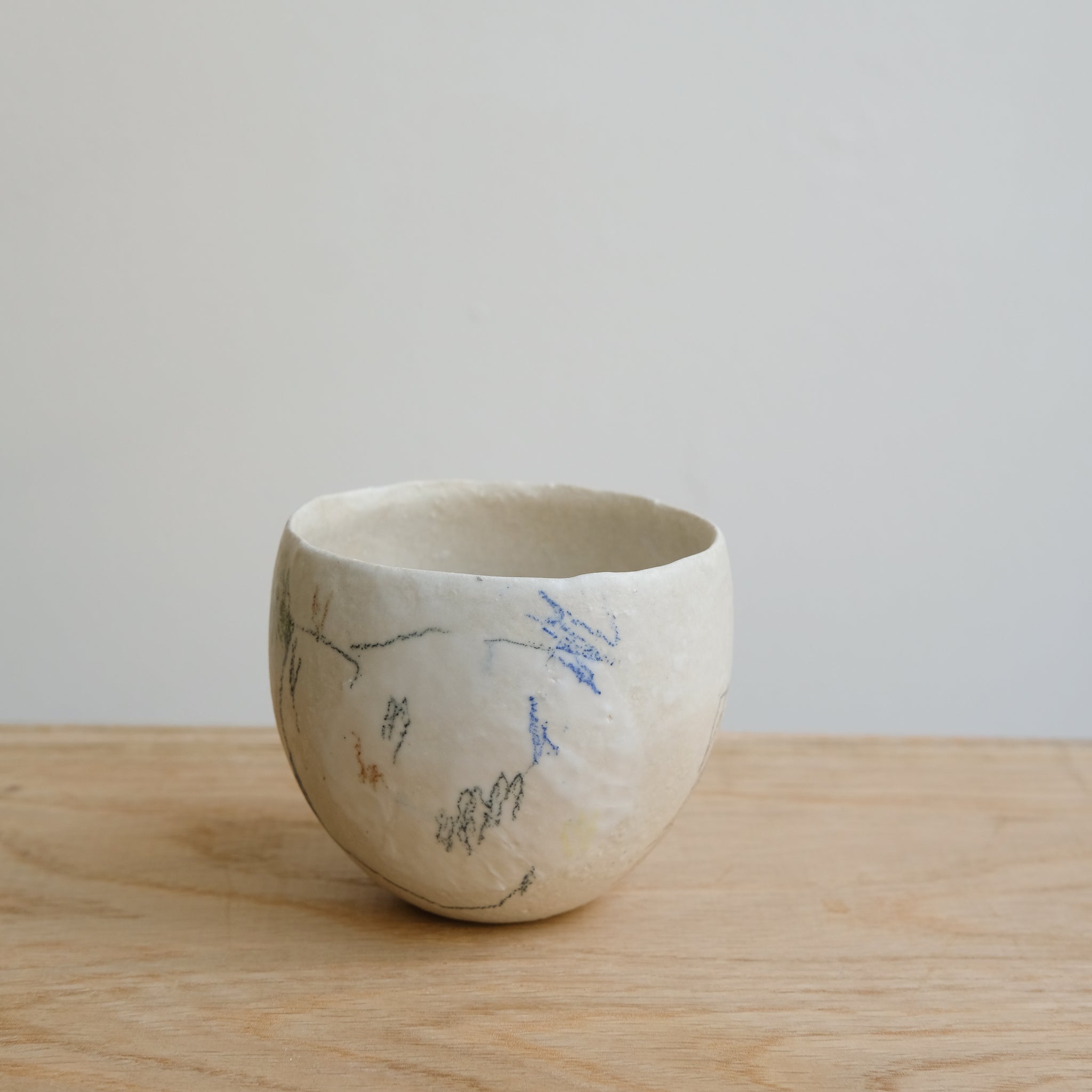 Tasse 03 en grès et porcelaine 200ml - Multicolore de Yellow Nose Studio chez Brutal Ceramics