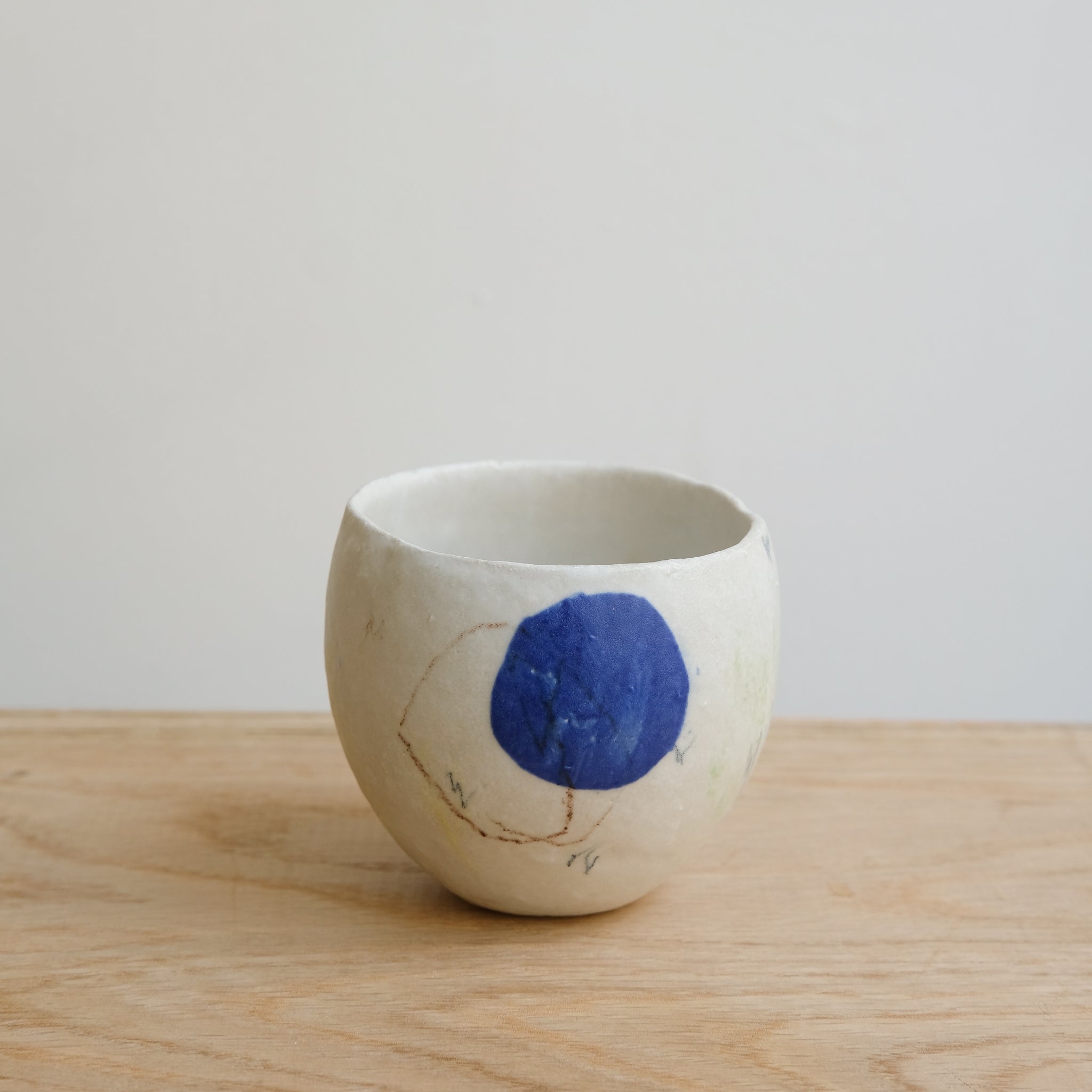 Tasse 04 en grès et porcelaine 200ml - Multicolore de Yellow Nose Studio chez Brutal Ceramics
