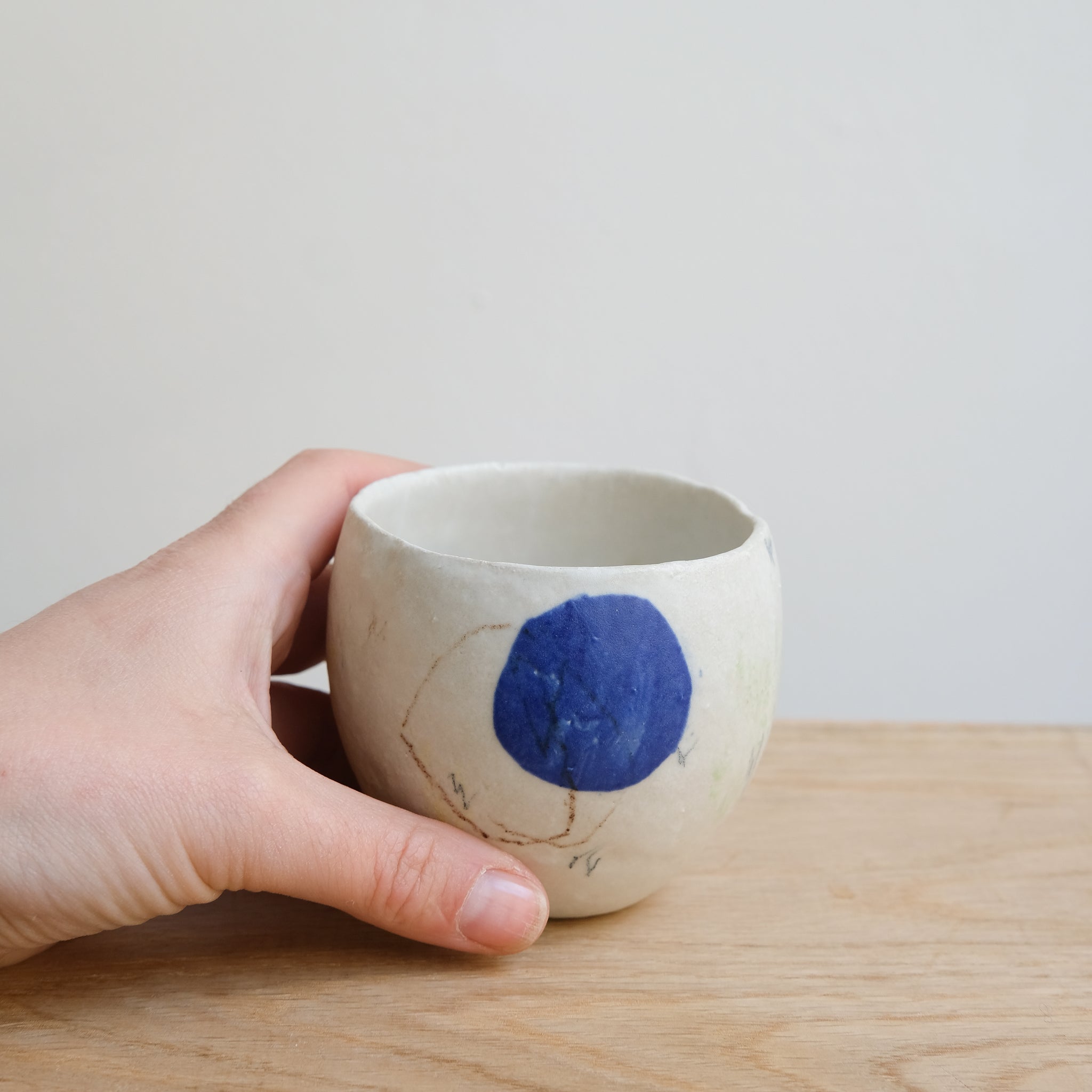 Tasse 04 en grès et porcelaine 200ml - Multicolore de Yellow Nose Studio chez Brutal Ceramics