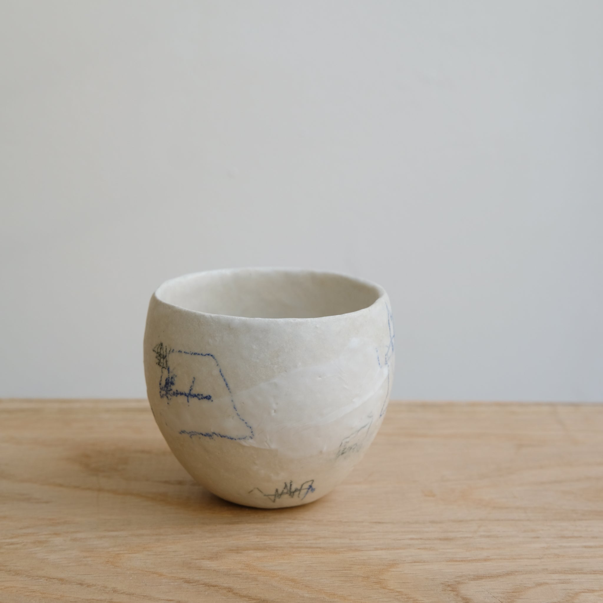 Tasse 07 en grès et porcelaine 200ml - Multicolore de Yellow Nose Studio chez Brutal Ceramics