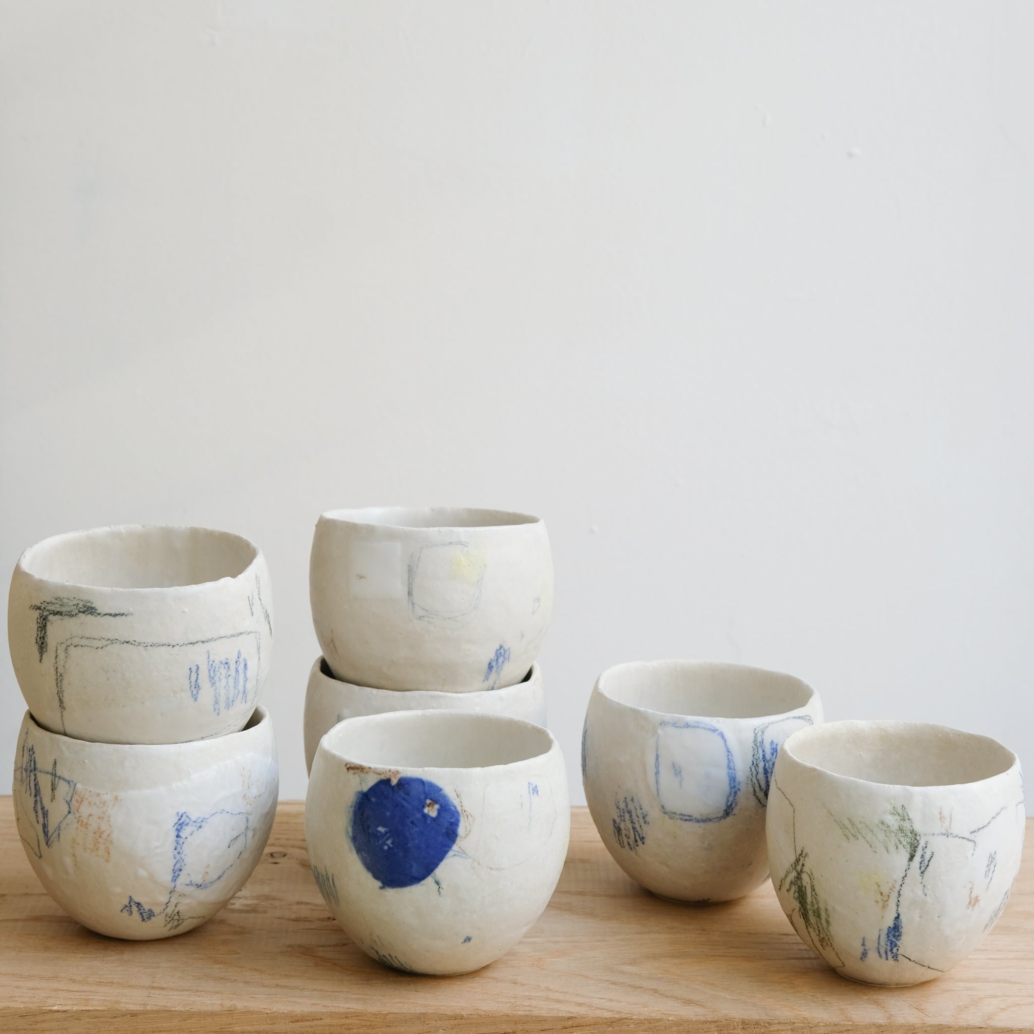Tasse 07 en grès et porcelaine 200ml - Multicolore de Yellow Nose Studio chez Brutal Ceramics
