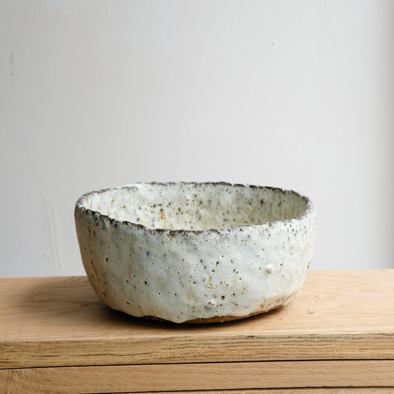 Saladier en terre recoltée D 21cm - blanc mat de Potry chez Brutal Ceramics.