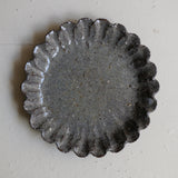 Assiette en terre recoltée D 17cm - gris brillant par Potry chez Brutal Ceramics