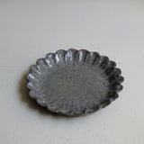 Assiette en terre recoltée D 17cm - gris brillant par Potry chez Brutal Ceramics