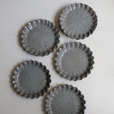 Assiette en terre recoltée D 17cm - gris brillant par Potry chez Brutal Ceramics