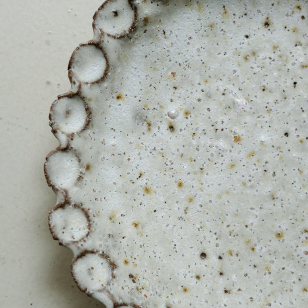 Assiette creuse en terre recoltée D 22cm - blanc mat blanc mat par Potry chez Brutal Ceramics