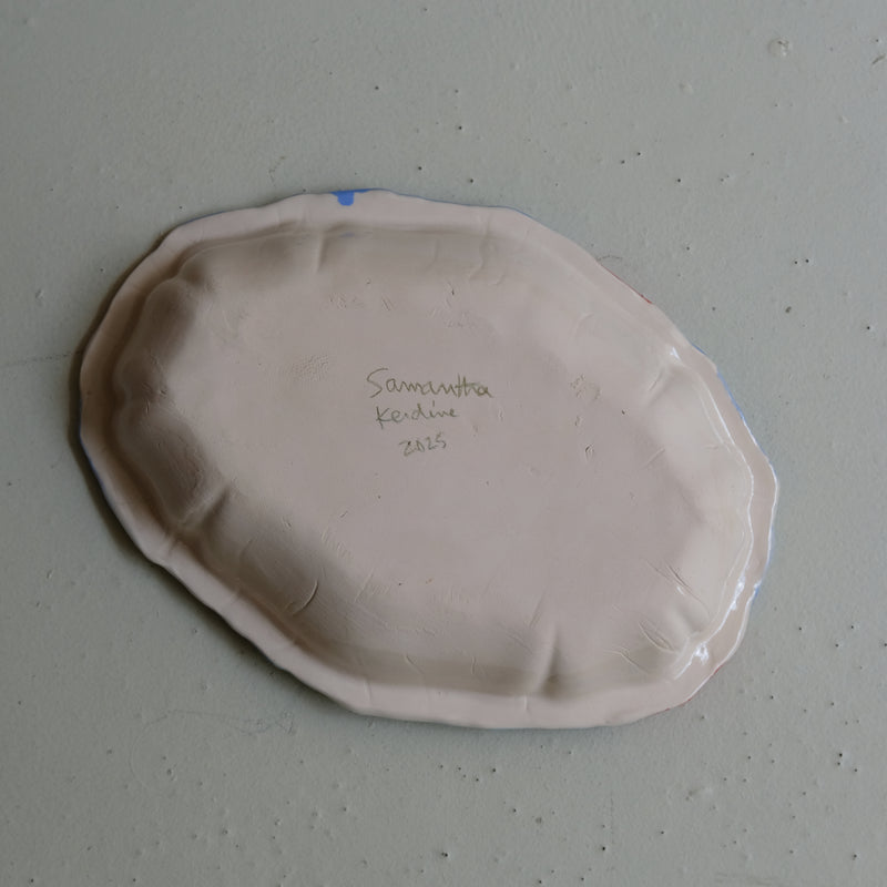 Plat SU25-12 en faïence L 34cm - multicolore Samantha Kerdine pour Brutal Ceramics