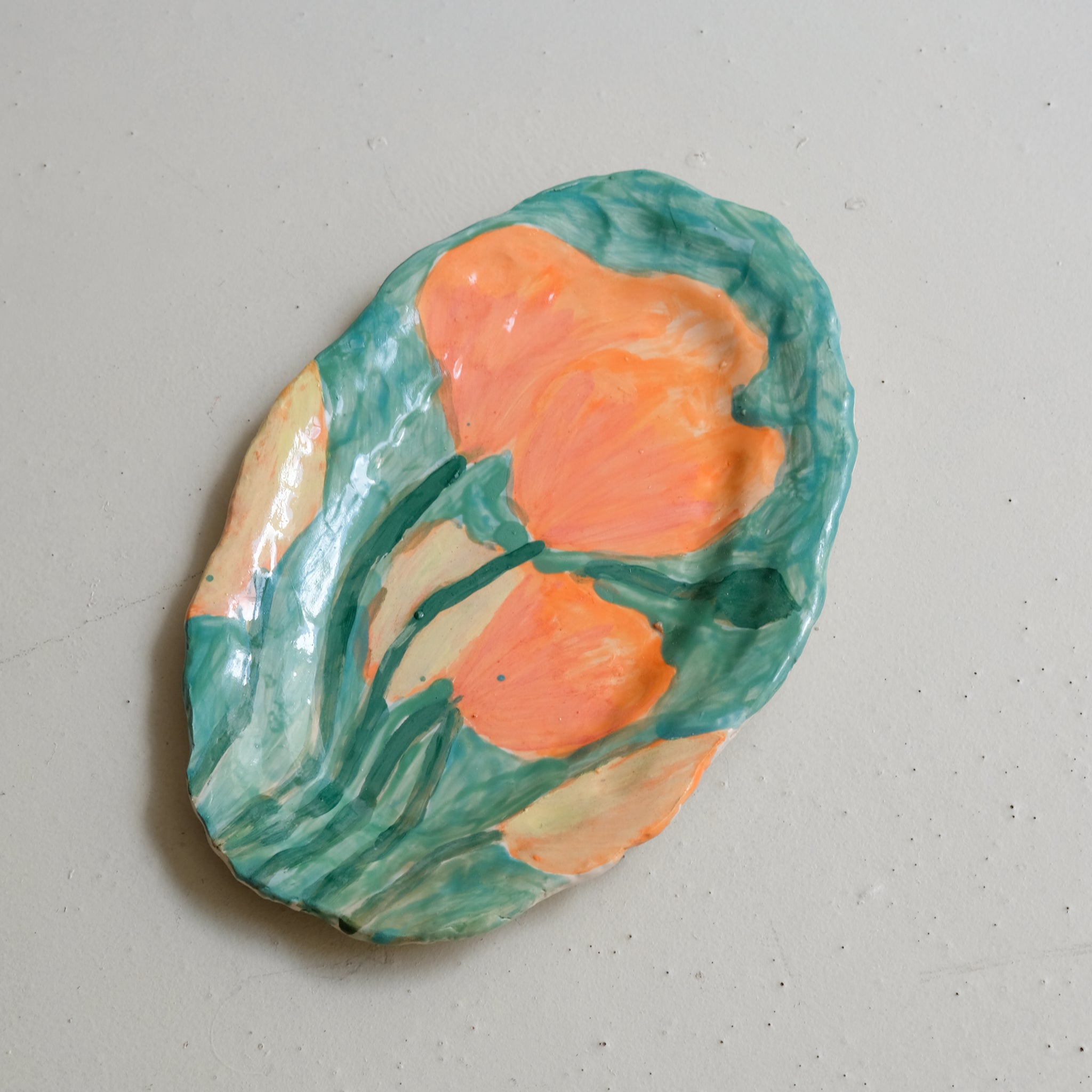 Plat SU25-14 en faïence L 34cm - multicolore Samantha Kerdine pour Brutal Ceramics