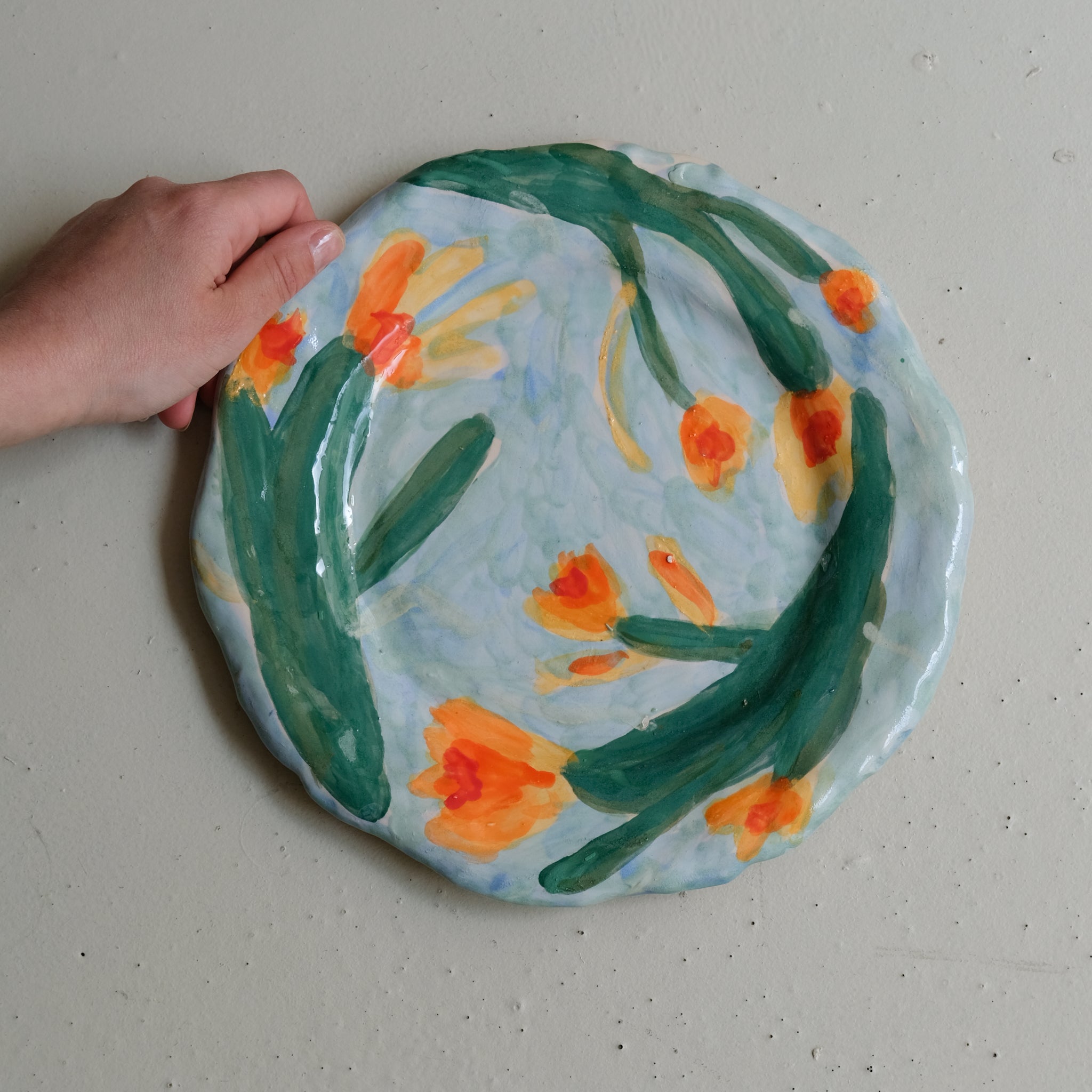 Plat SU25-07 en faïence D 26,5cm - multicolore Samantha Kerdine pour Brutal Ceramics