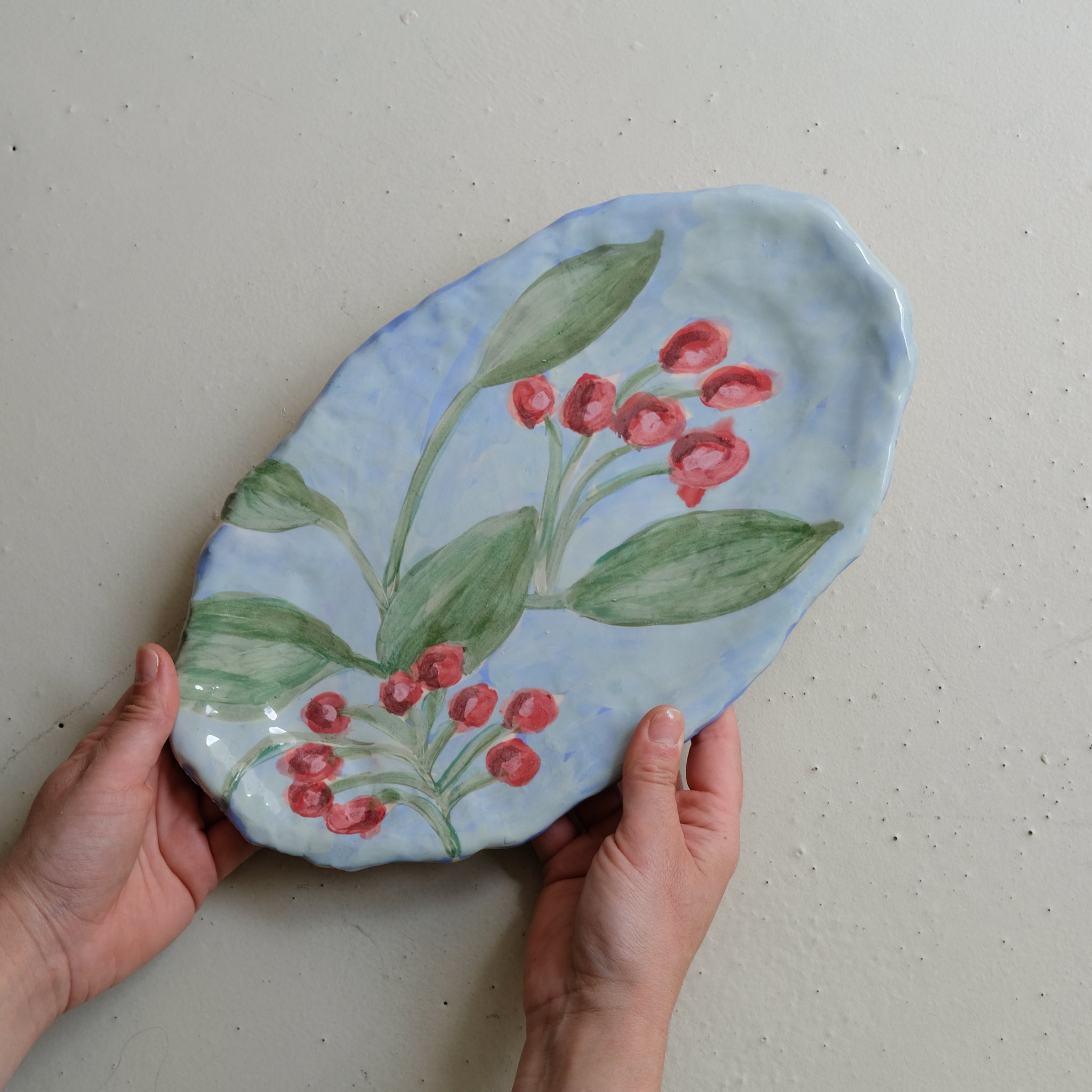 Plat SU25-11 en faïence L 34cm - multicolore Samantha Kerdine pour Brutal Ceramics