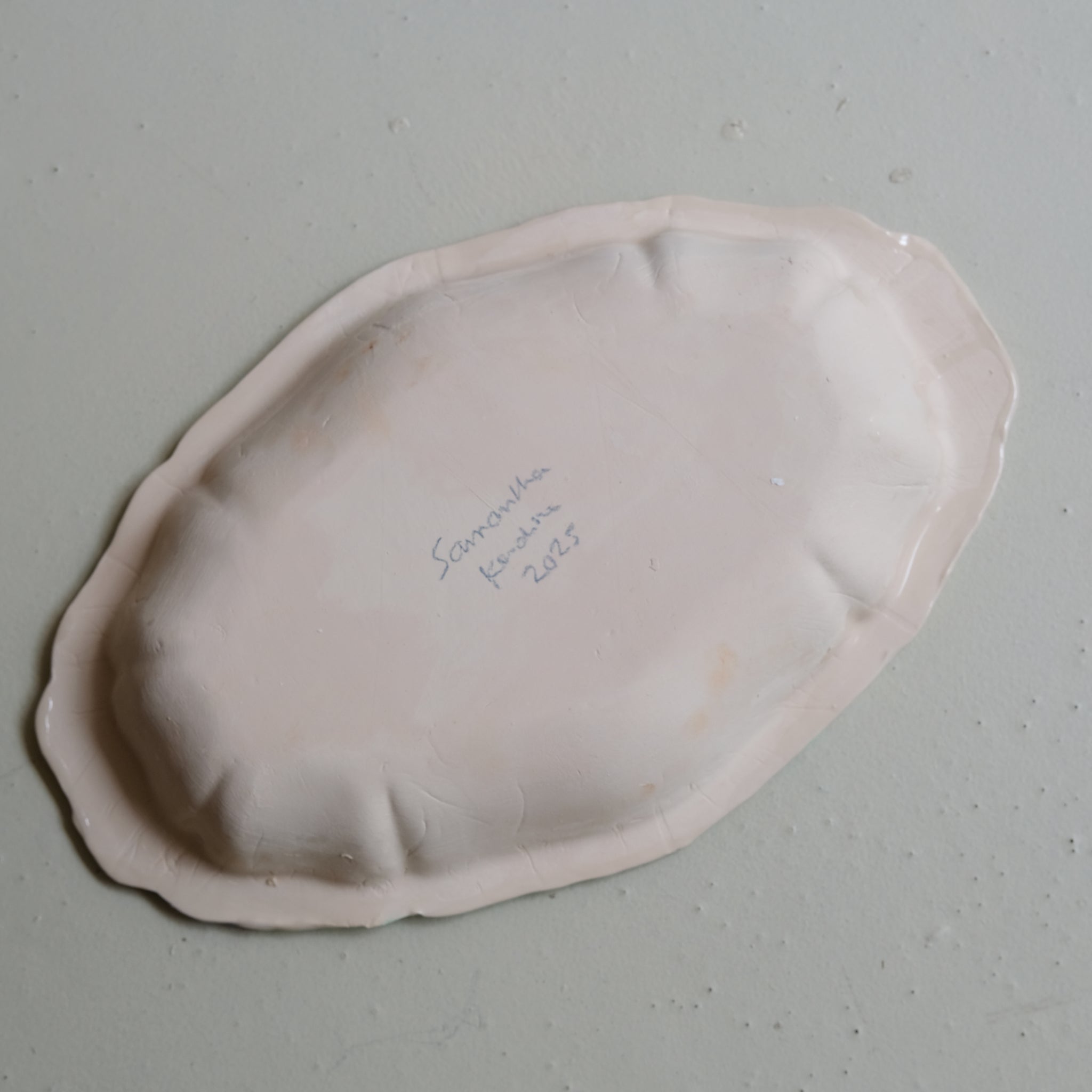 Plat SU25-05 oval en faïence L 35cm - multicolore Samantha Kerdine pour Brutal Ceramics