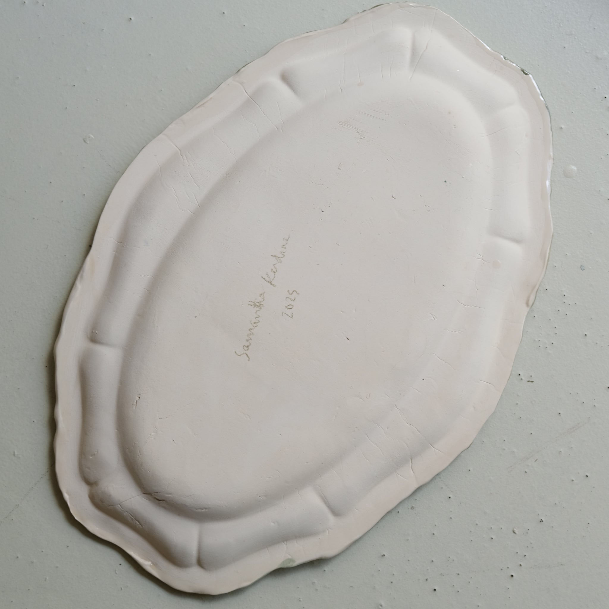 Plat SU25-02 oval en faïence L 43cm - multicolore Samantha Kerdine pour Brutal Ceramics