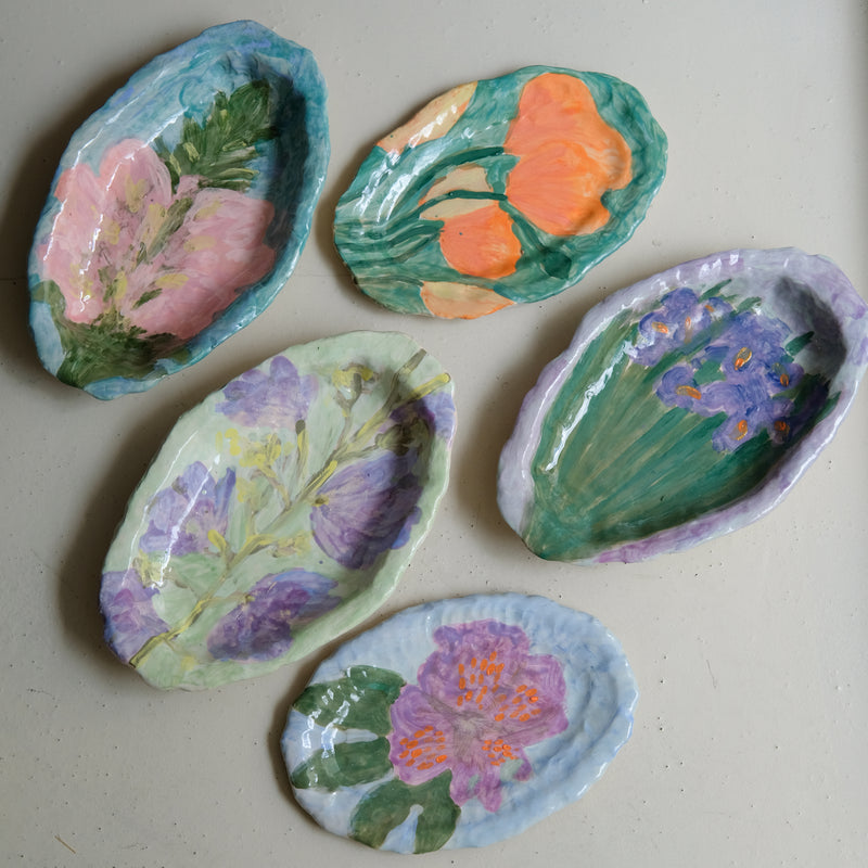 Plat SU25-14 en faïence L 34cm - multicolore Samantha Kerdine pour Brutal Ceramics